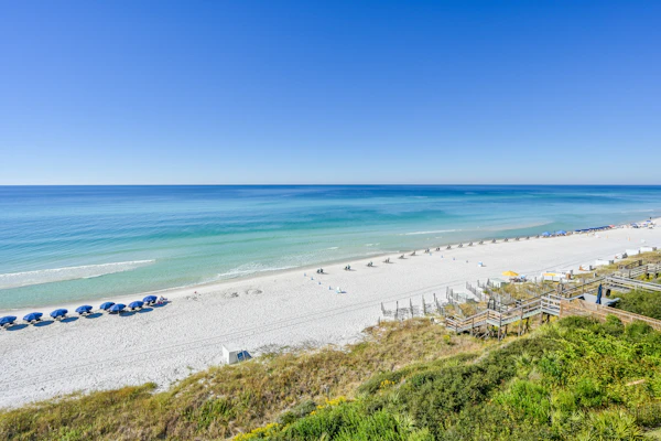 Condo with pickleball - steps from the Gulf & quick walk to dining & shops