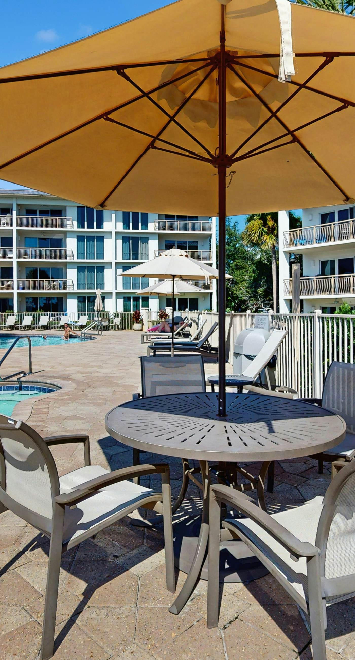 Elegant getaway with stunning view, lagoon pool & pickleball - close to shops