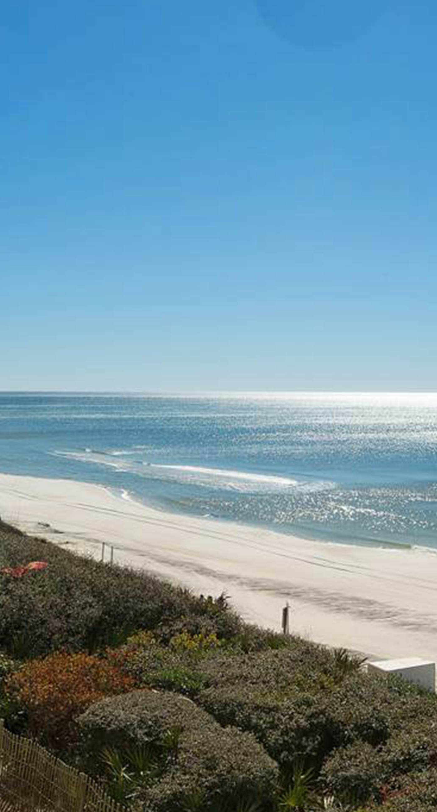 Elegant getaway with stunning view, lagoon pool & pickleball - close to shops