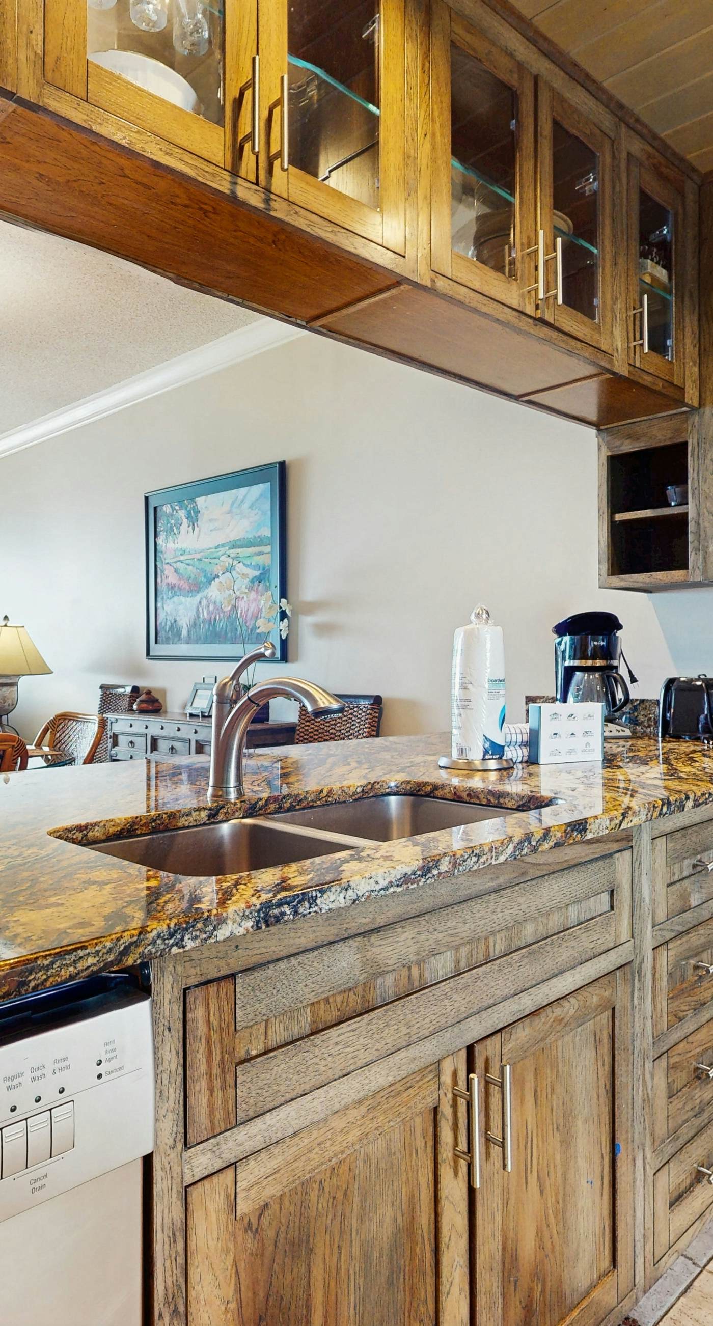 Elegant getaway with stunning view, lagoon pool & pickleball - close to shops