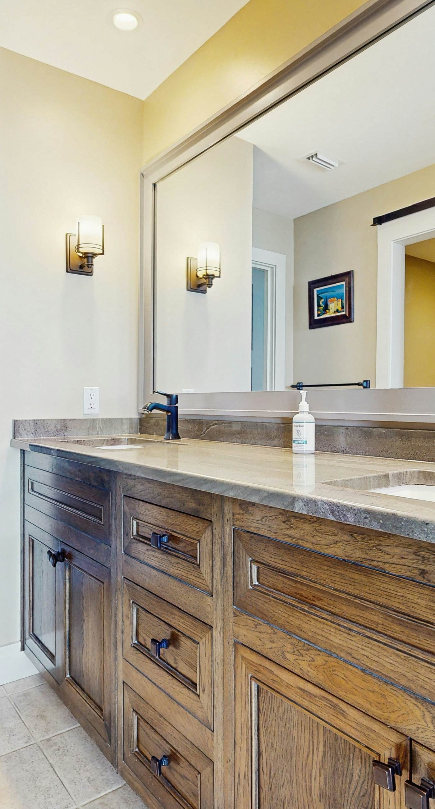 Elegant getaway with stunning view, lagoon pool & pickleball - close to shops