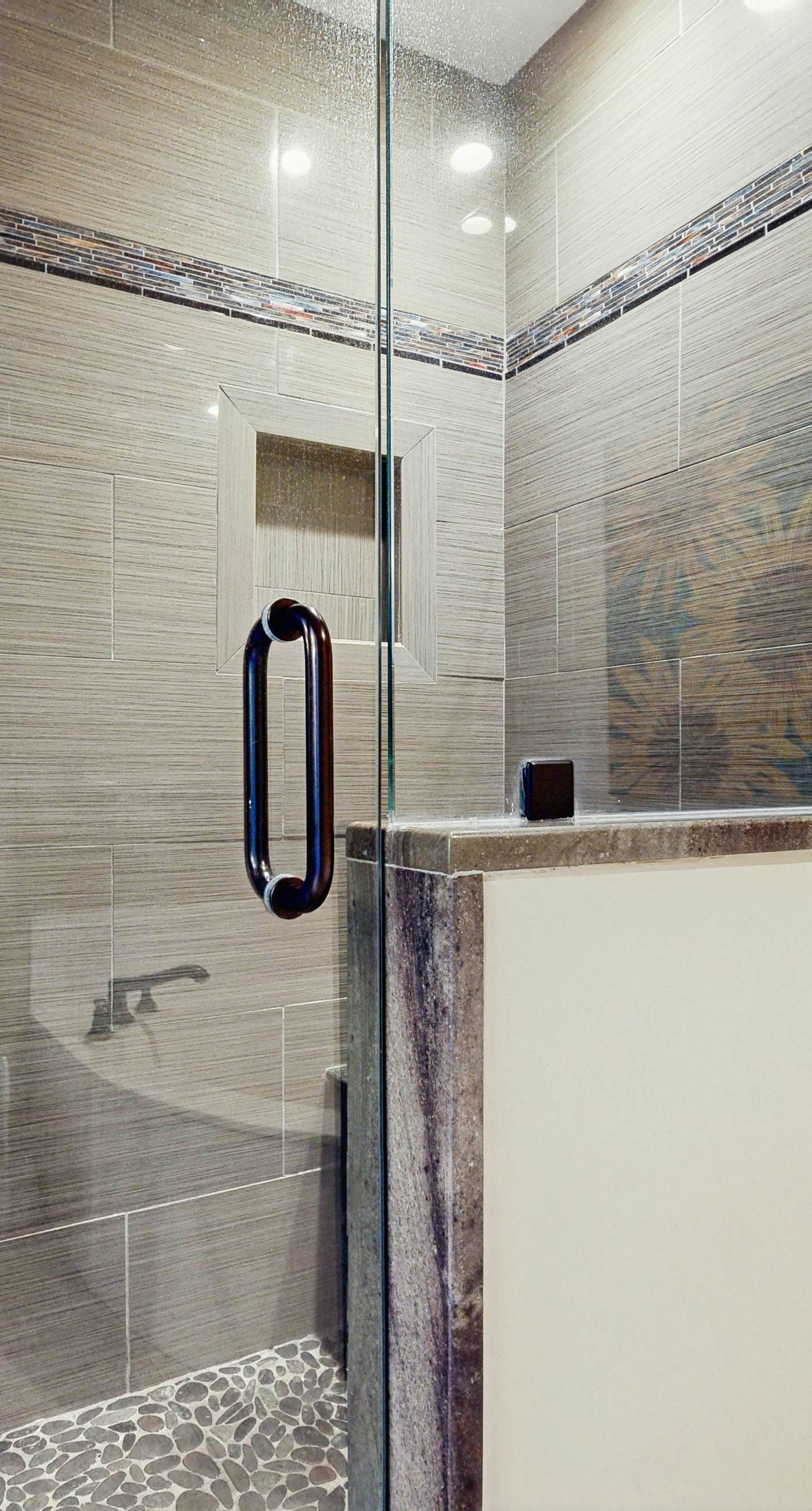 Elegant getaway with stunning view, lagoon pool & pickleball - close to shops