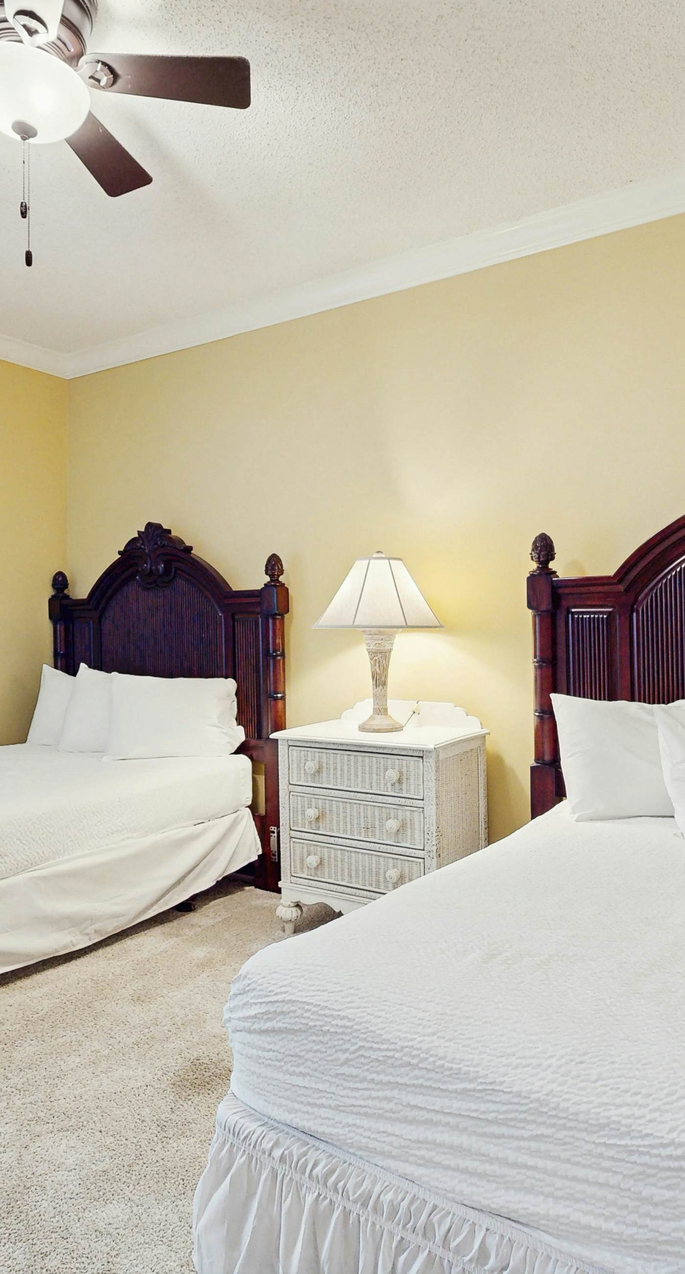 Elegant getaway with stunning view, lagoon pool & pickleball - close to shops