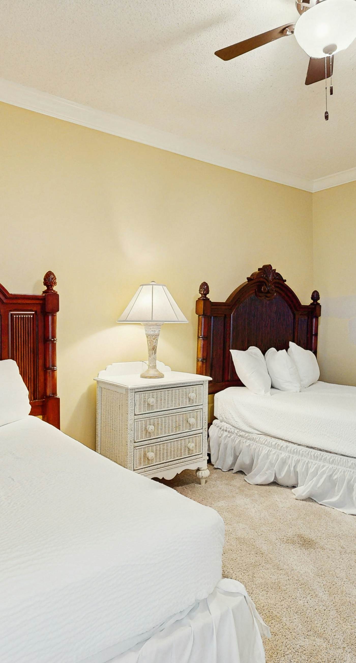 Elegant getaway with stunning view, lagoon pool & pickleball - close to shops