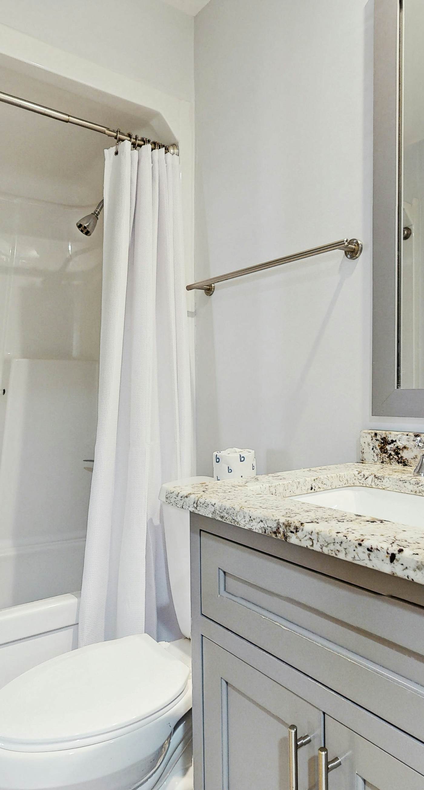 Elegant getaway with stunning view, lagoon pool & pickleball - close to shops