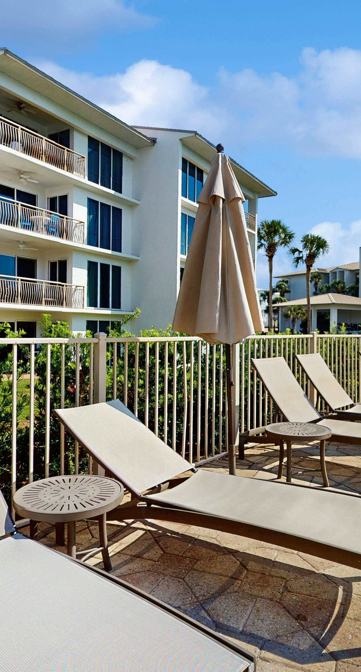 Elegant getaway with stunning view, lagoon pool & pickleball - close to shops