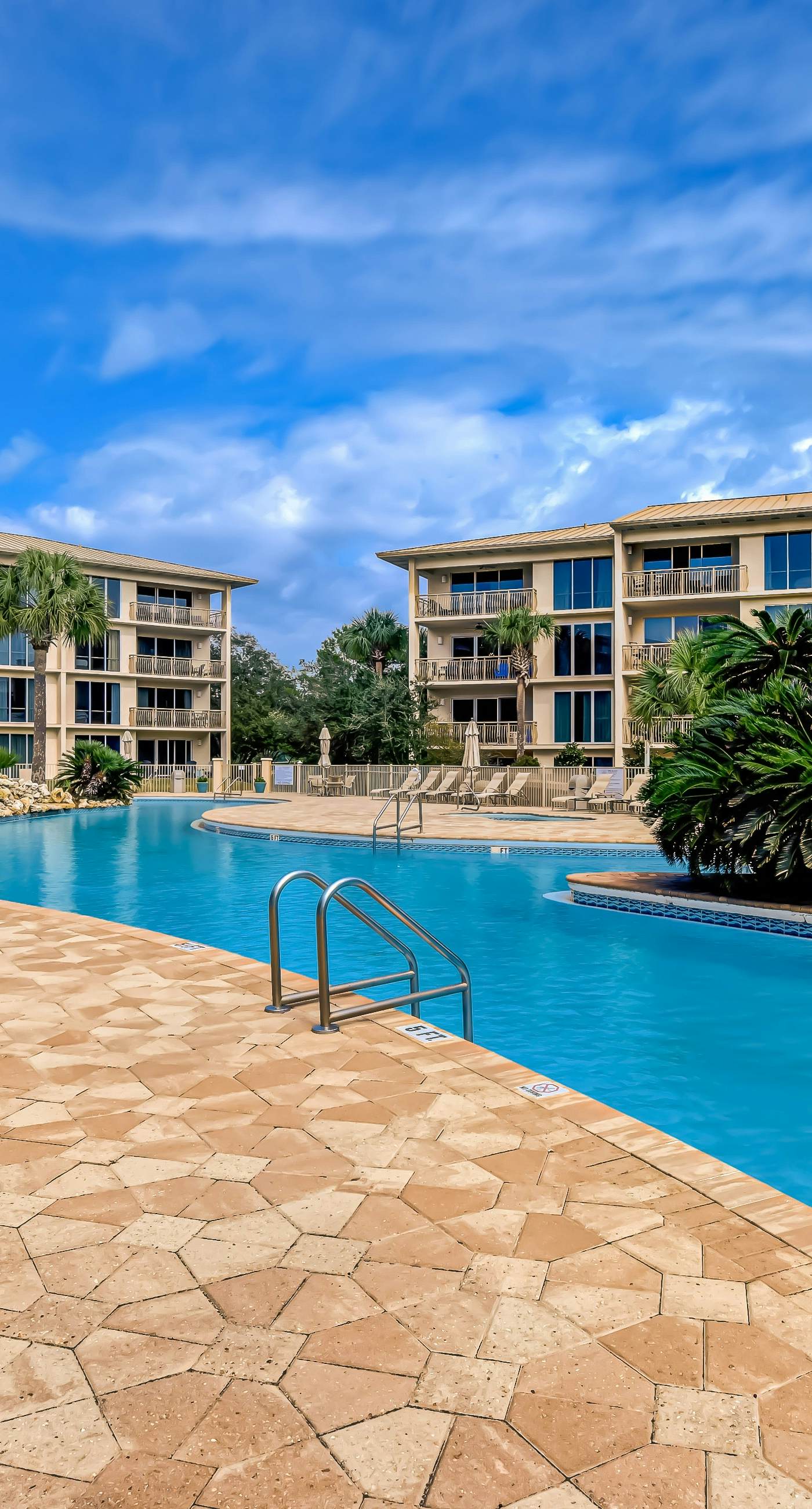 Elegant getaway with stunning view, lagoon pool & pickleball - close to shops