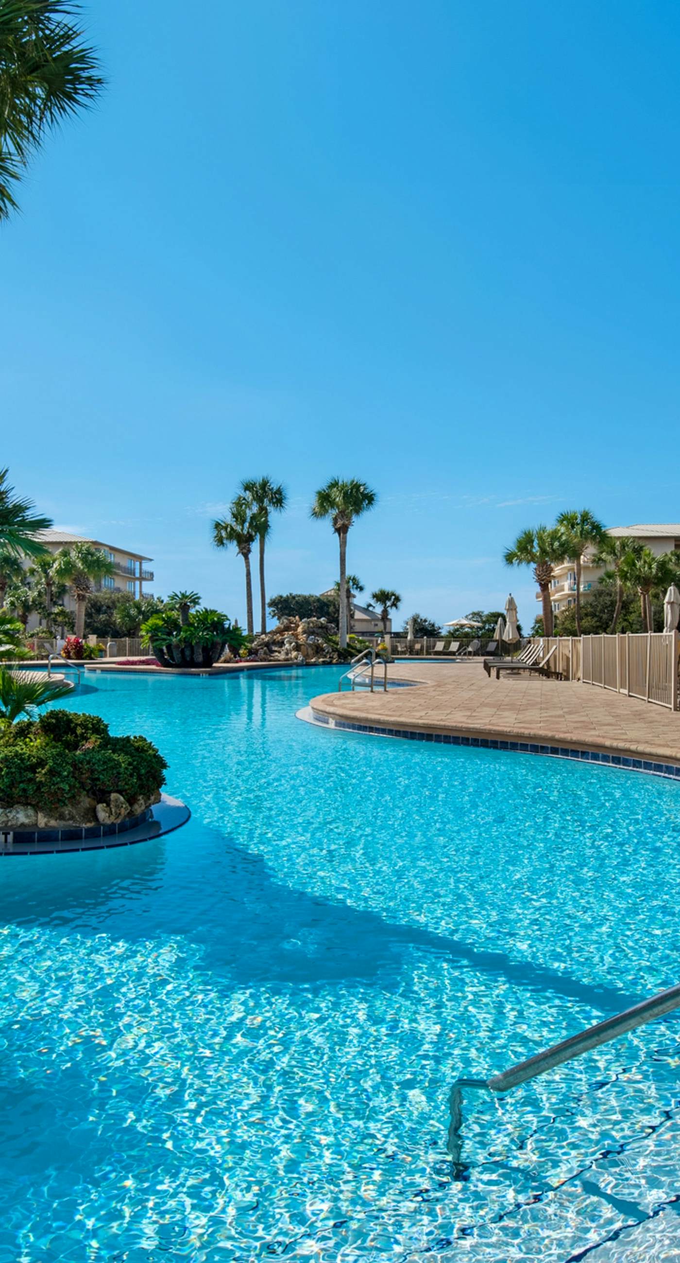 Elegant getaway with stunning view, lagoon pool & pickleball - close to shops