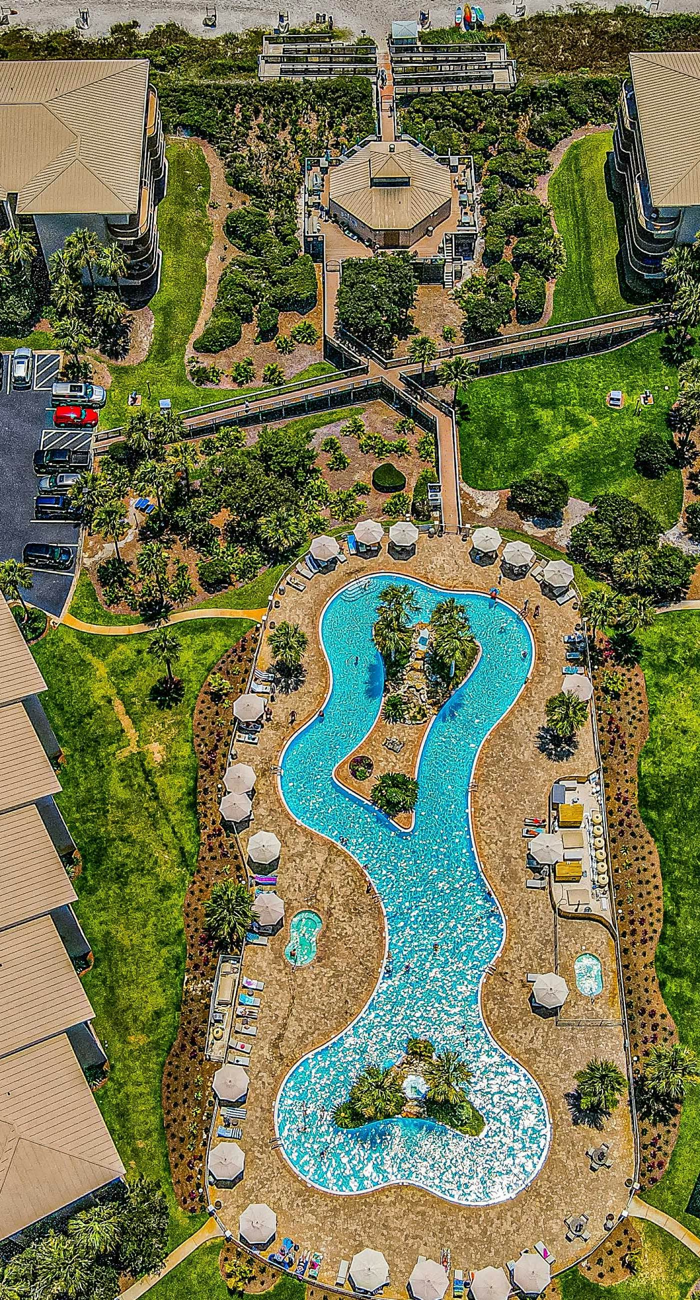 Elegant getaway with stunning view, lagoon pool & pickleball - close to shops