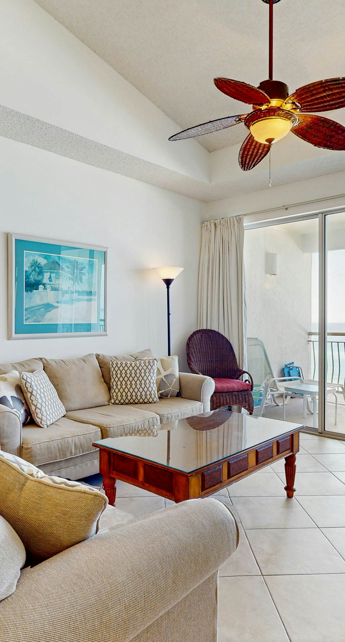 Gorgeous beach condo with furnished balcony, panoramic view & pickleball