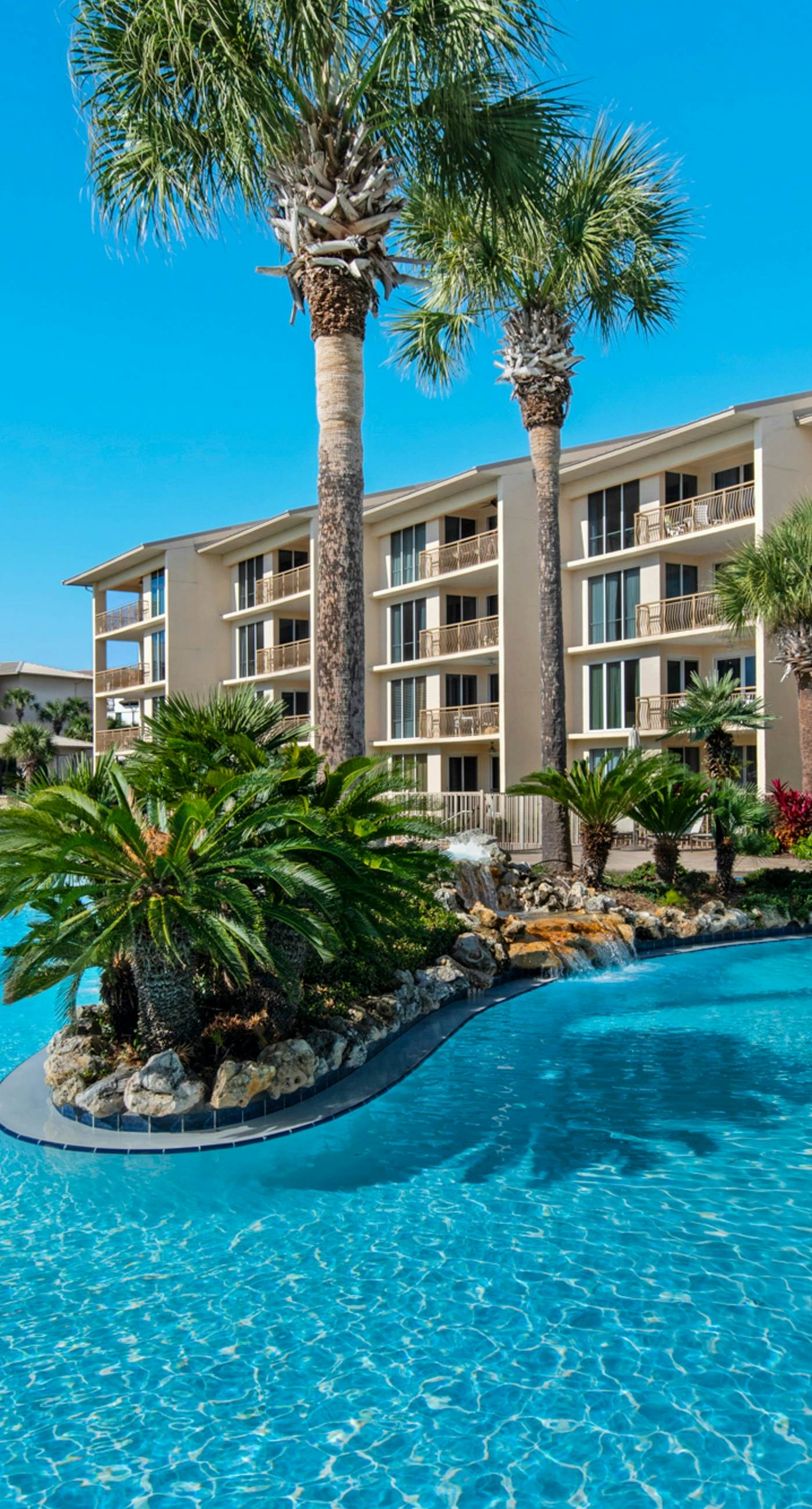 Gorgeous beach condo with furnished balcony, panoramic view & pickleball