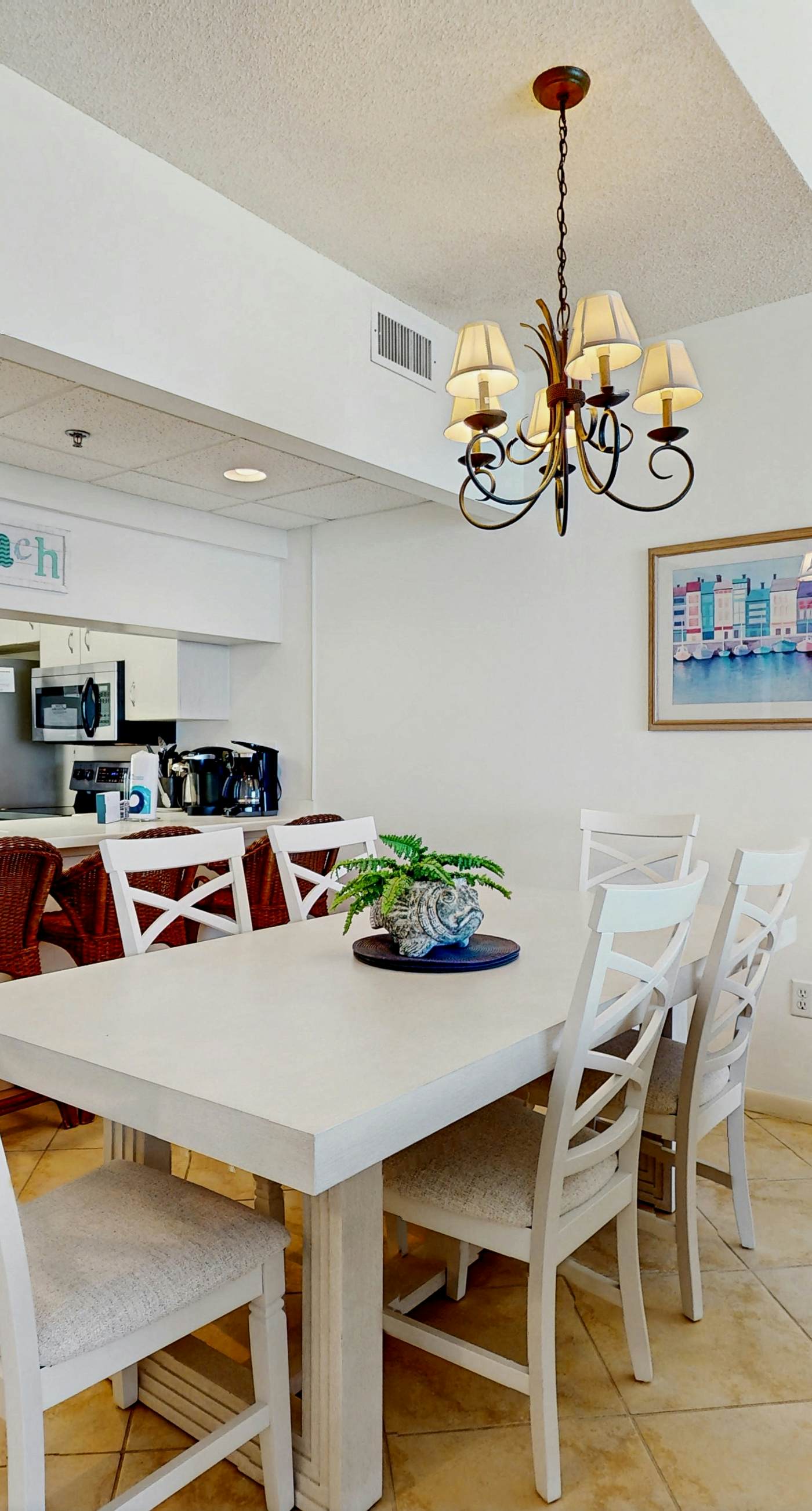 Gorgeous beach condo with furnished balcony, panoramic view & pickleball