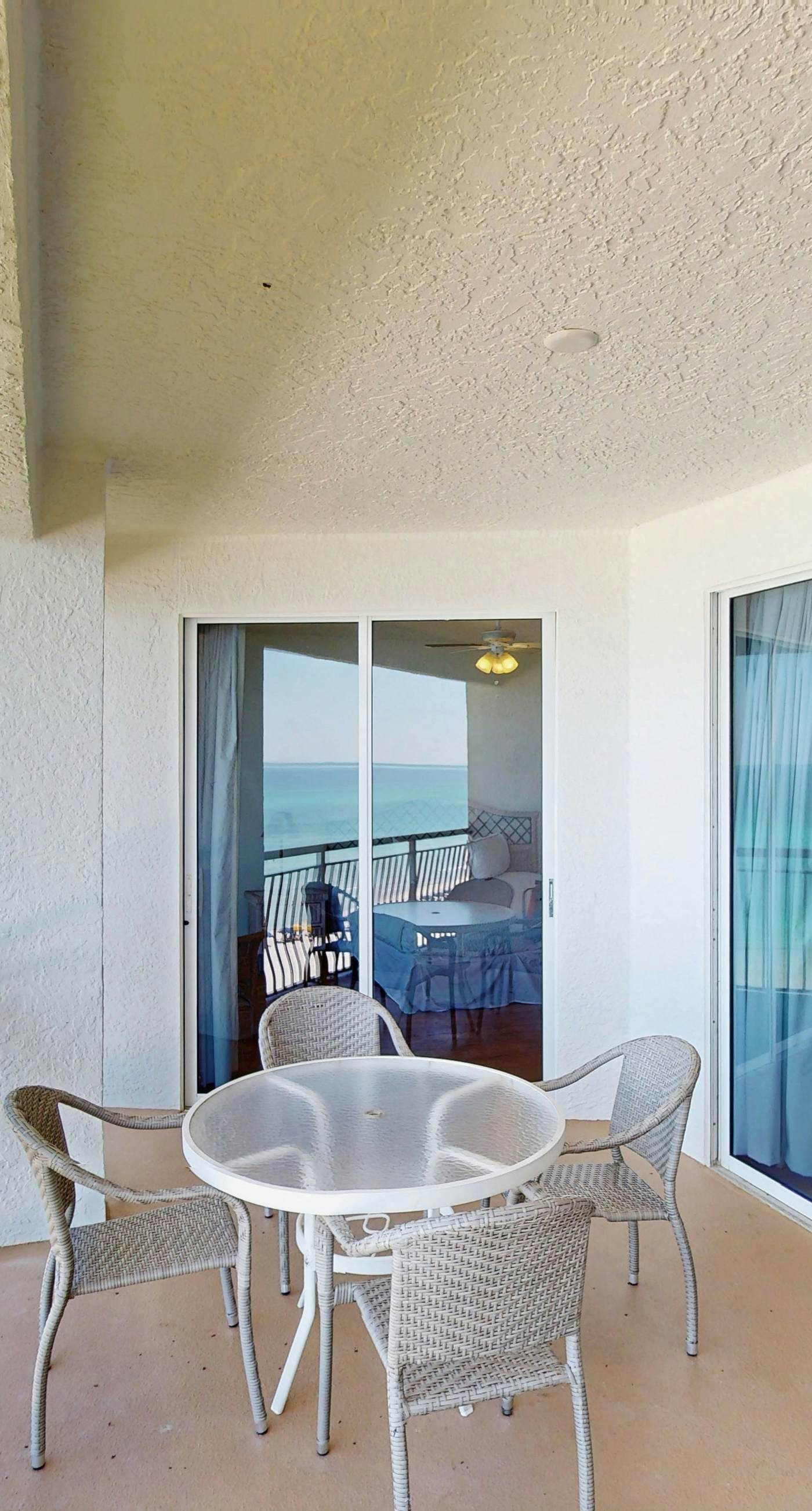 Gorgeous beach condo with furnished balcony, panoramic view & pickleball