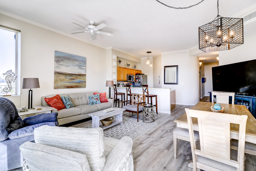 Beautiful 2nd-floor condo in Seagrove Beach with beach ambience & pickleball