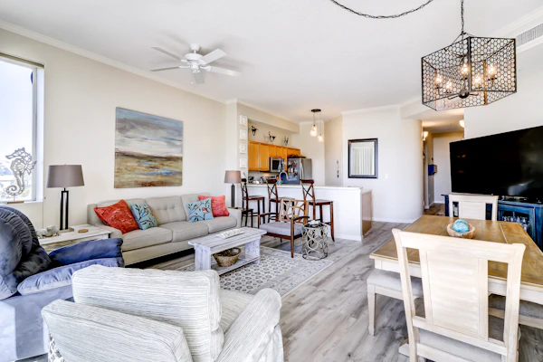 Beautiful 2nd-floor condo in Seagrove Beach with beach ambience & pickleball