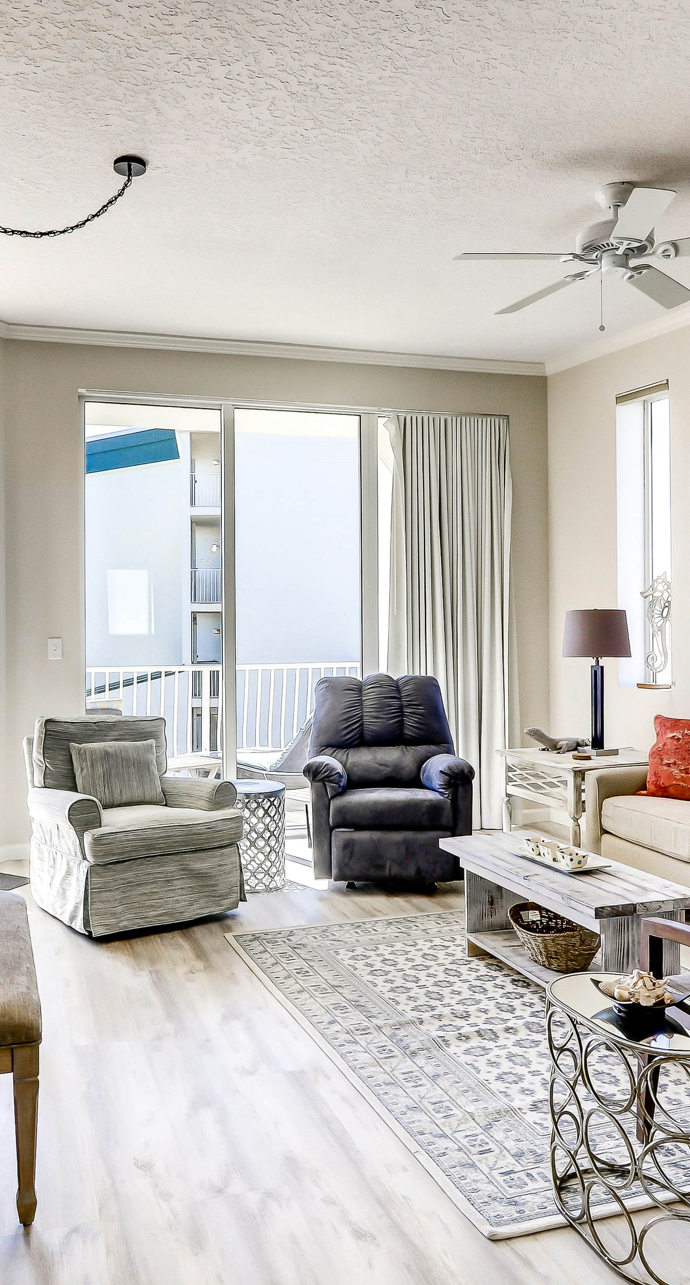 Beautiful 2nd-floor condo in Seagrove Beach with beach ambience & pickleball