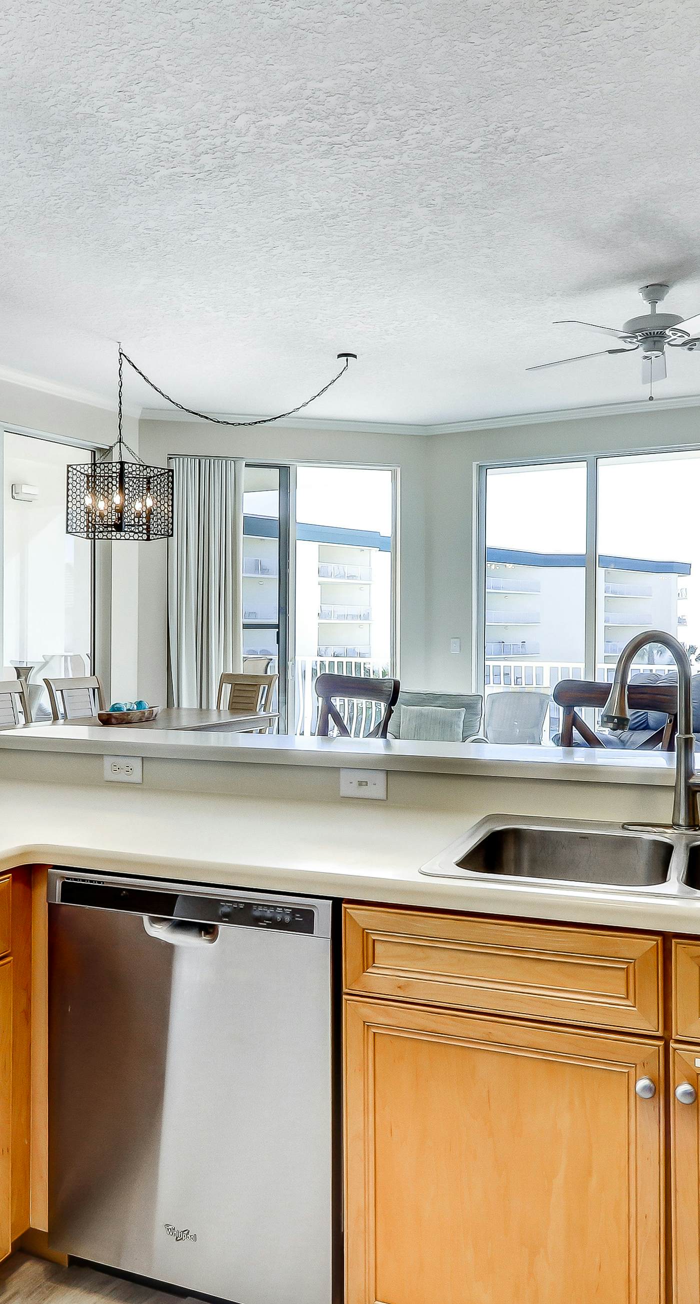 Beautiful 2nd-floor condo in Seagrove Beach with beach ambience & pickleball