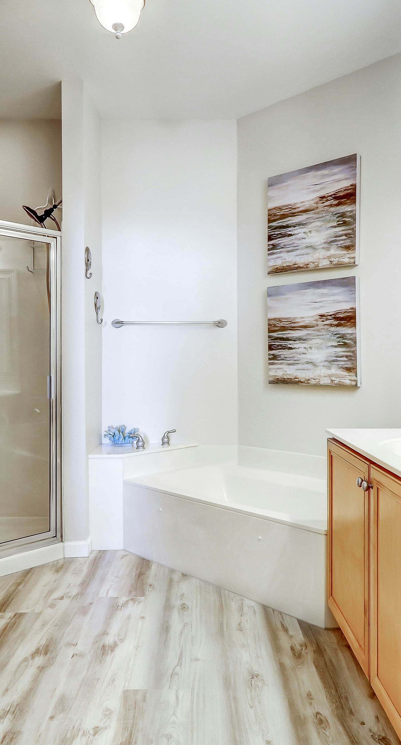 Beautiful 2nd-floor condo in Seagrove Beach with beach ambience & pickleball