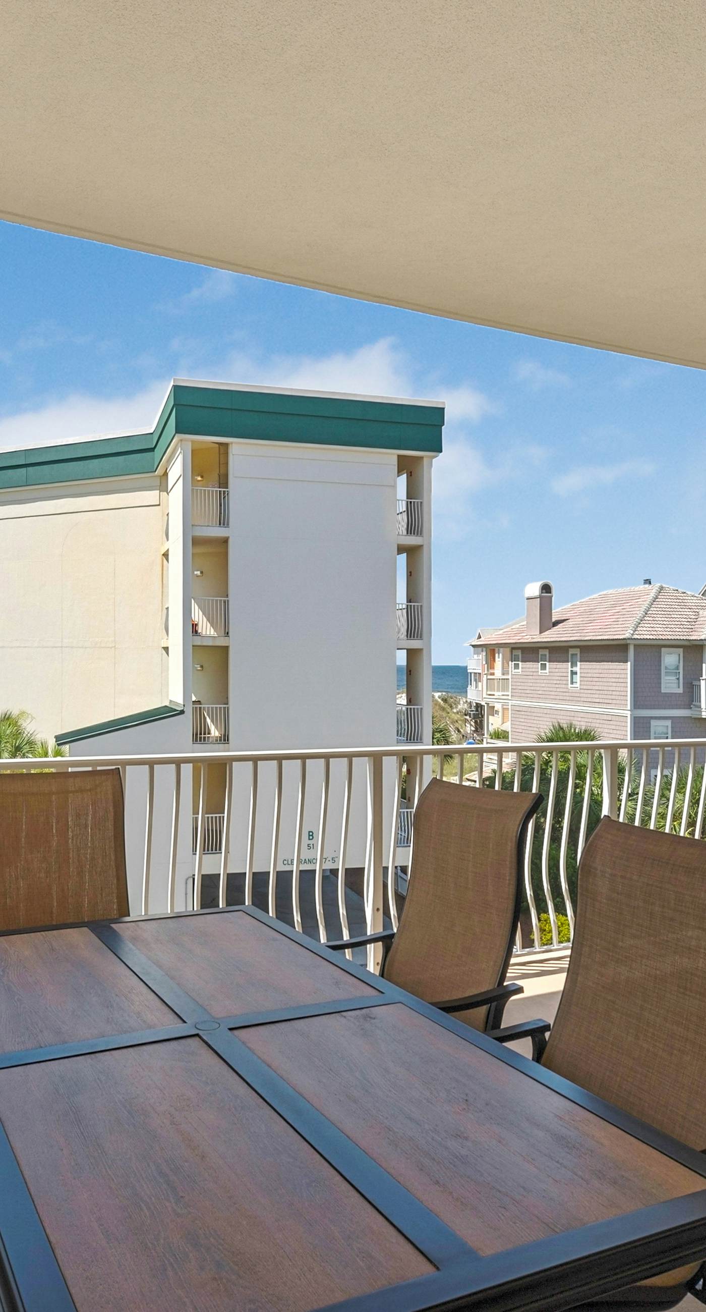 Beautiful 2nd-floor condo in Seagrove Beach with beach ambience & pickleball