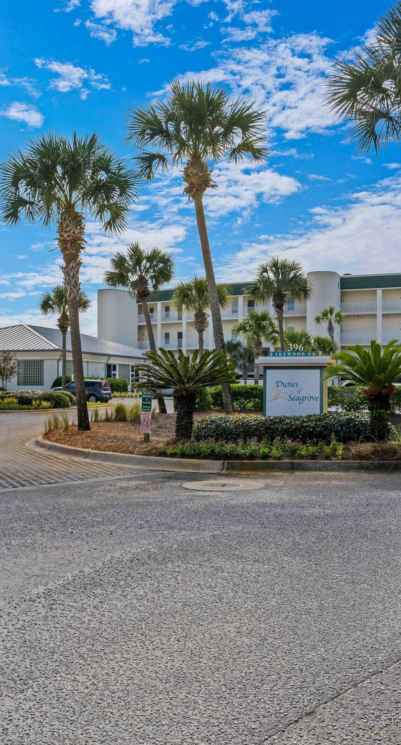 Beautiful 2nd-floor condo in Seagrove Beach with beach ambience & pickleball