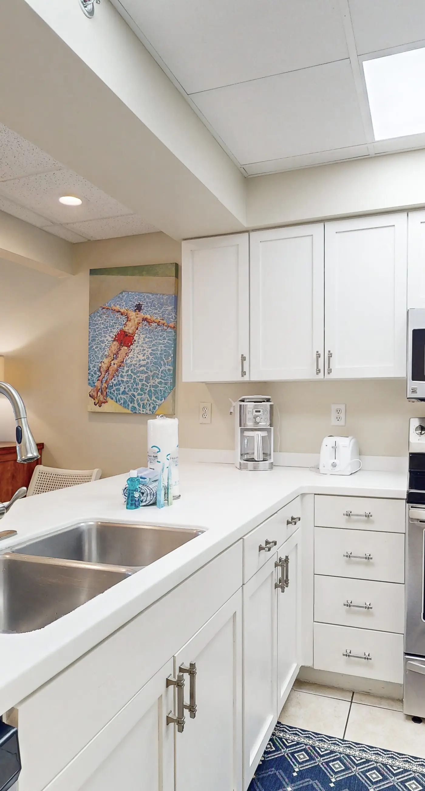 Beachfront condo with 2 beach chairs included & pickleball - short walk to dining