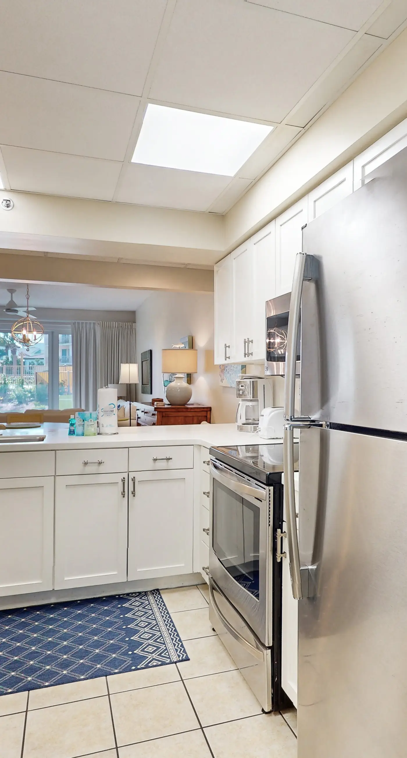 Beachfront condo with 2 beach chairs included & pickleball - short walk to dining
