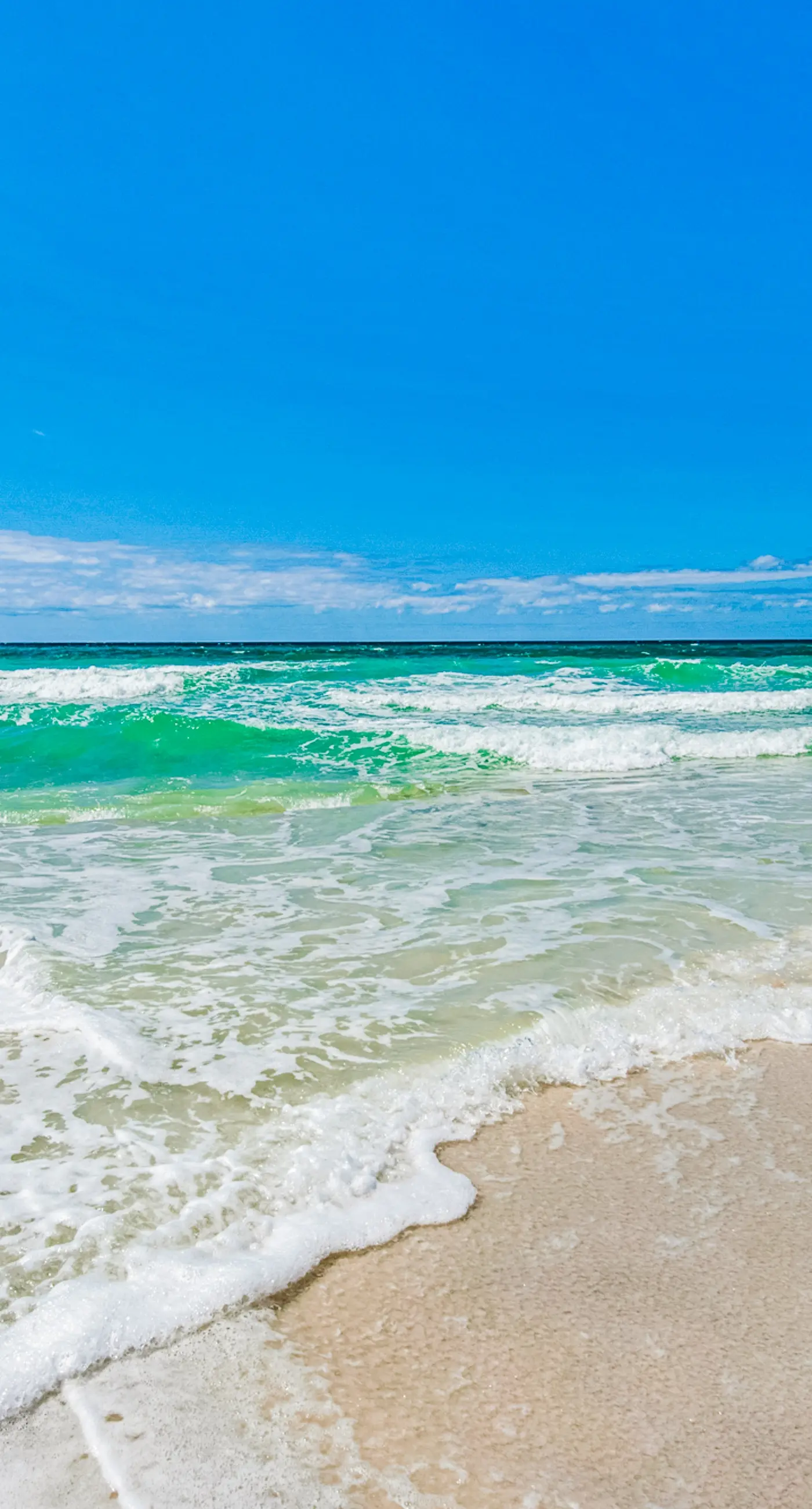 Beachfront condo with 2 beach chairs included & pickleball - short walk to dining