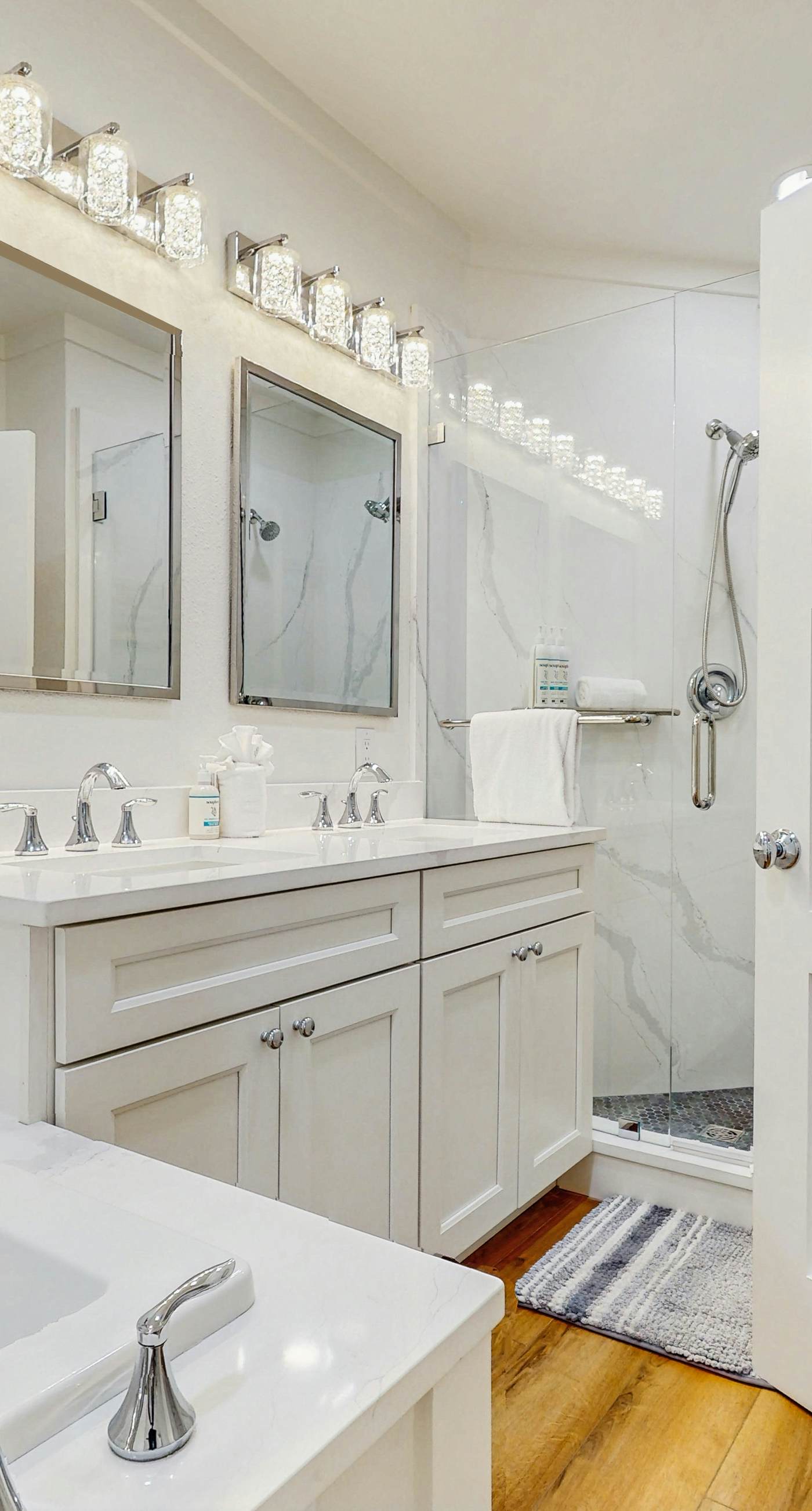 Gulf-front view & spacious condo with wraparound balcony & pickleball