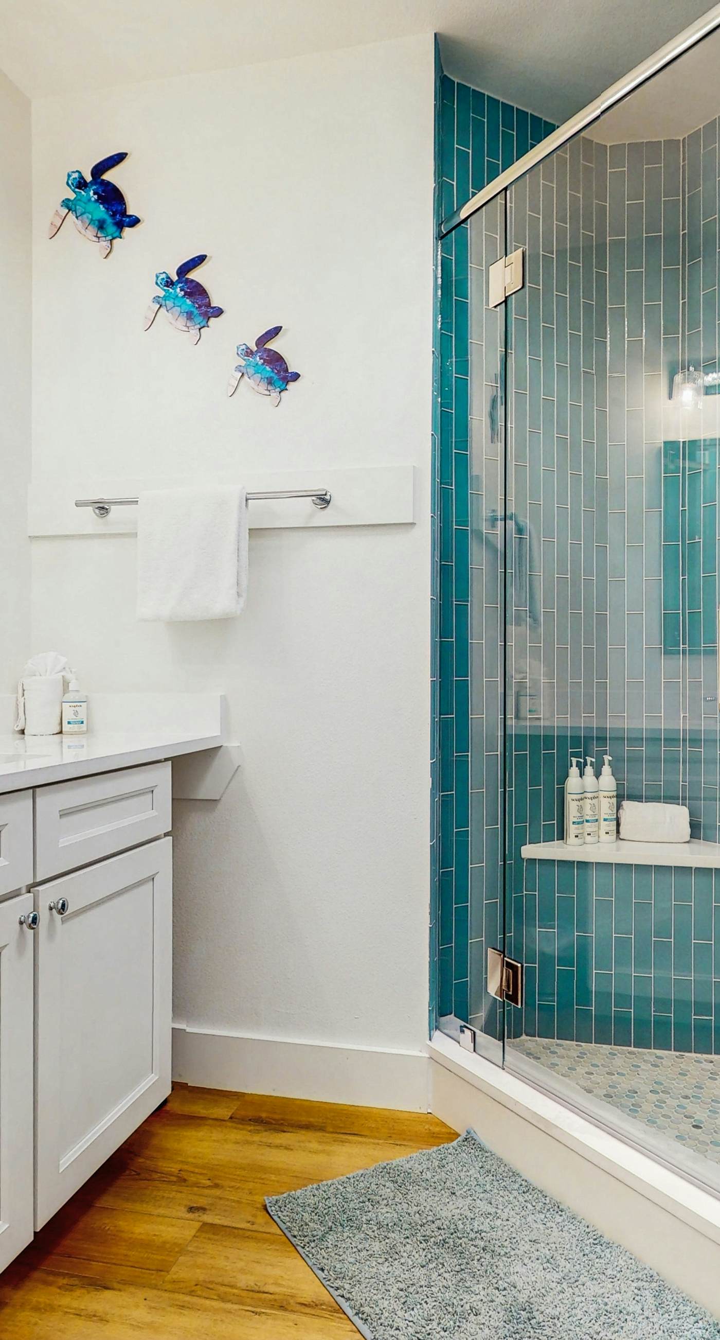 Gulf-front view & spacious condo with wraparound balcony & pickleball