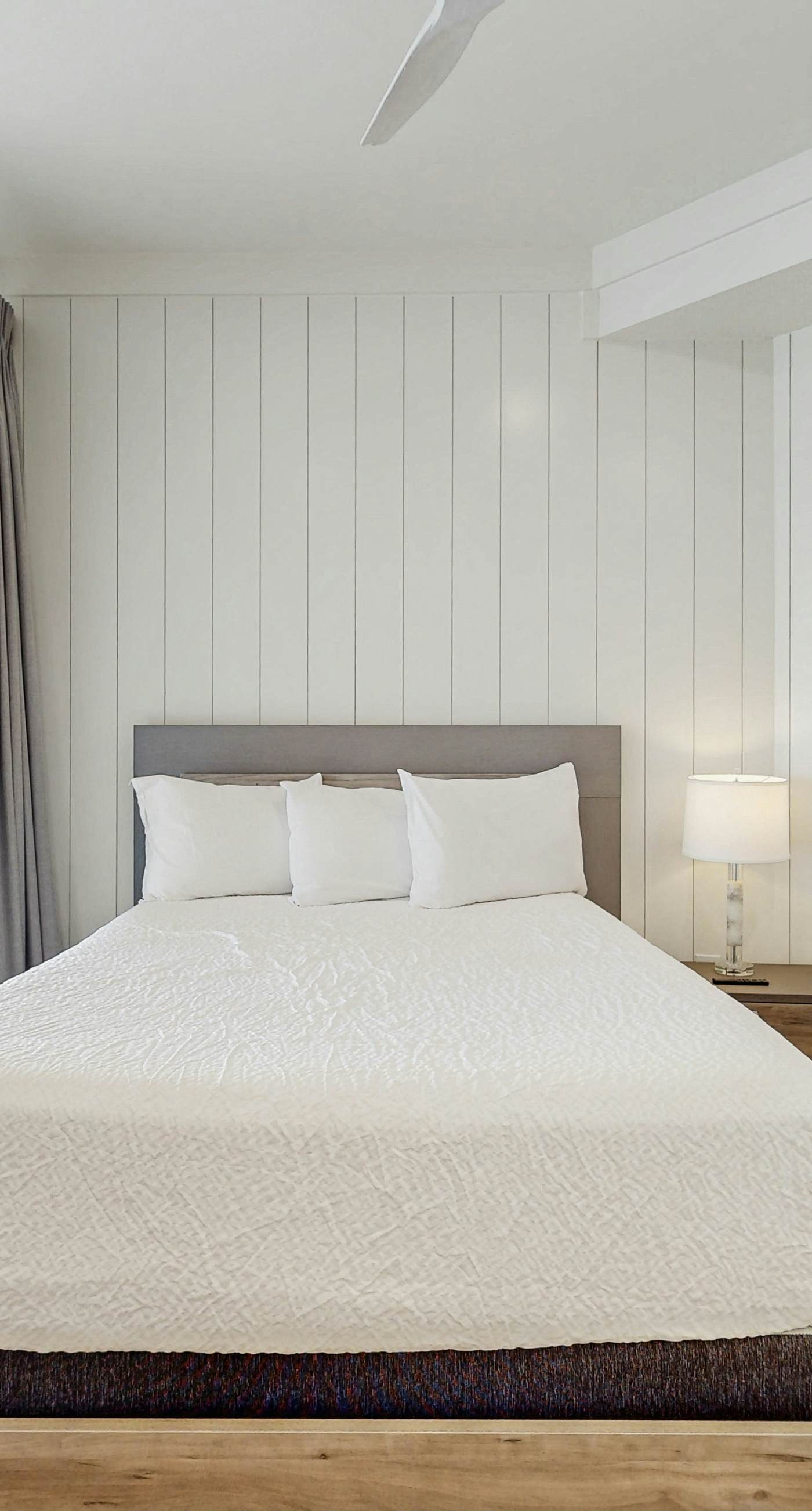 Gulf-front view & spacious condo with wraparound balcony & pickleball