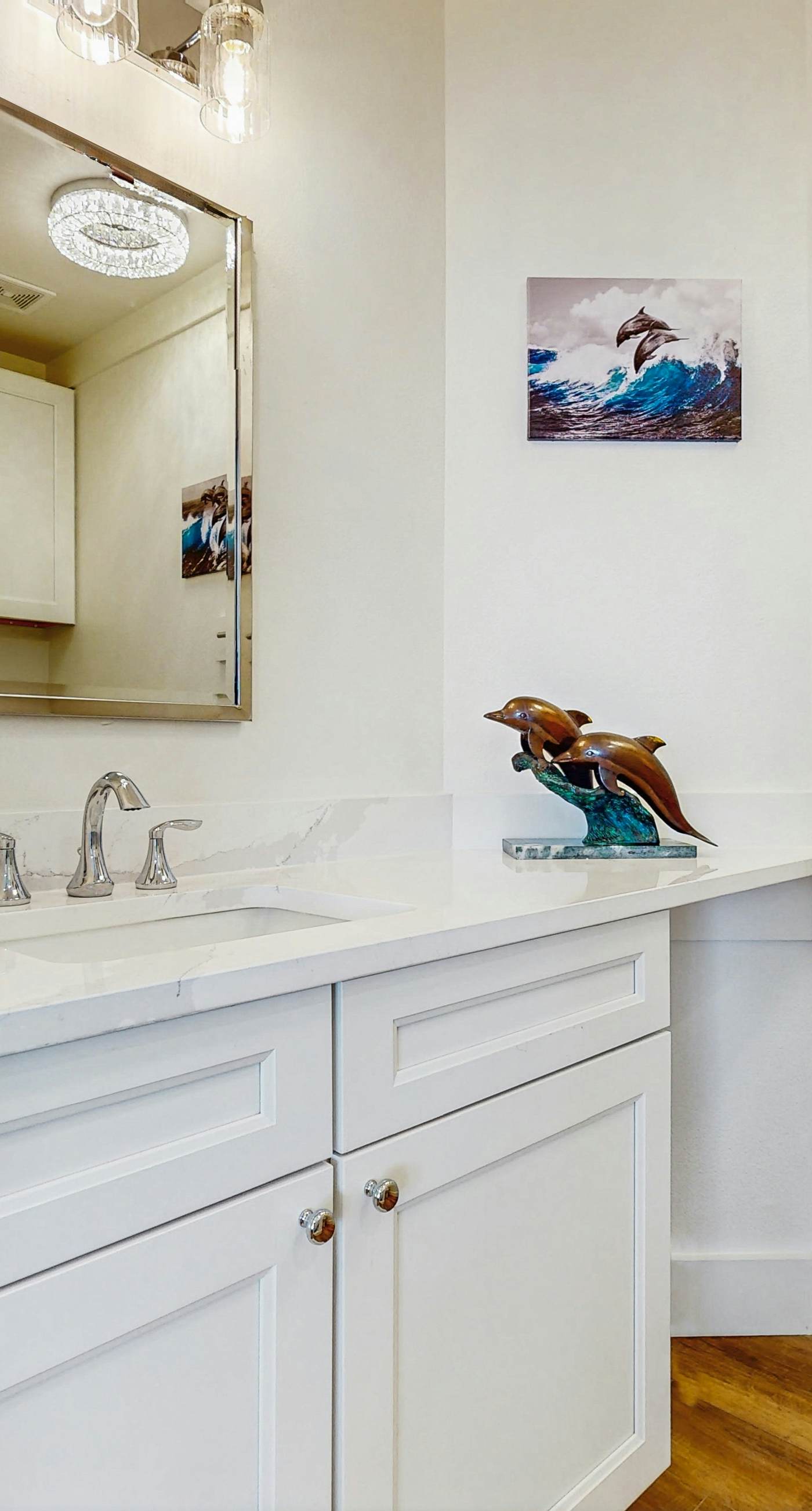 Gulf-front view & spacious condo with wraparound balcony & pickleball