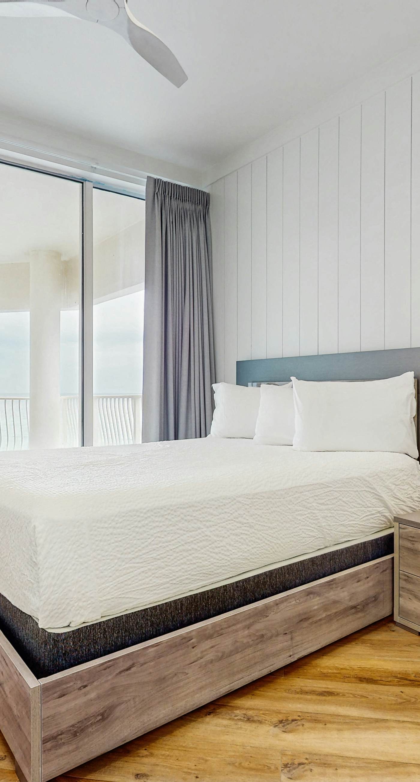 Gulf-front view & spacious condo with wraparound balcony & pickleball