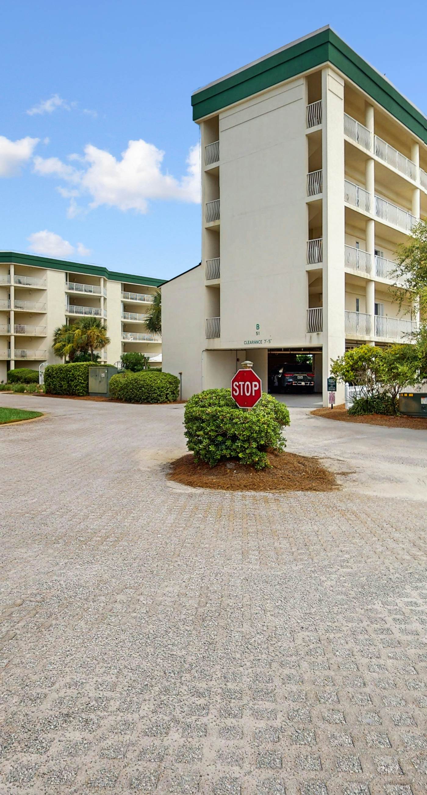 Gulf-front view & spacious condo with wraparound balcony & pickleball