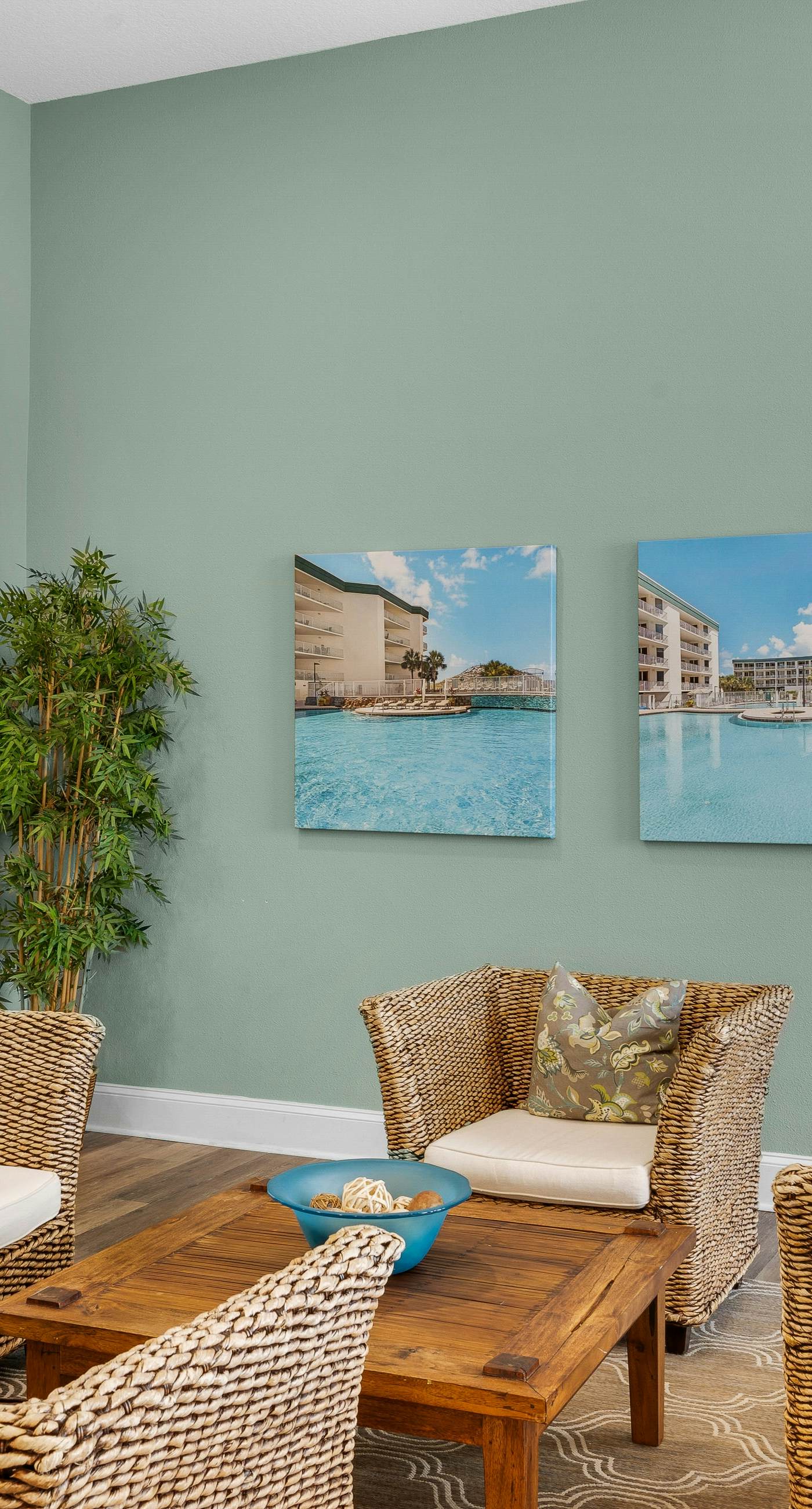 Gulf-front view & spacious condo with wraparound balcony & pickleball