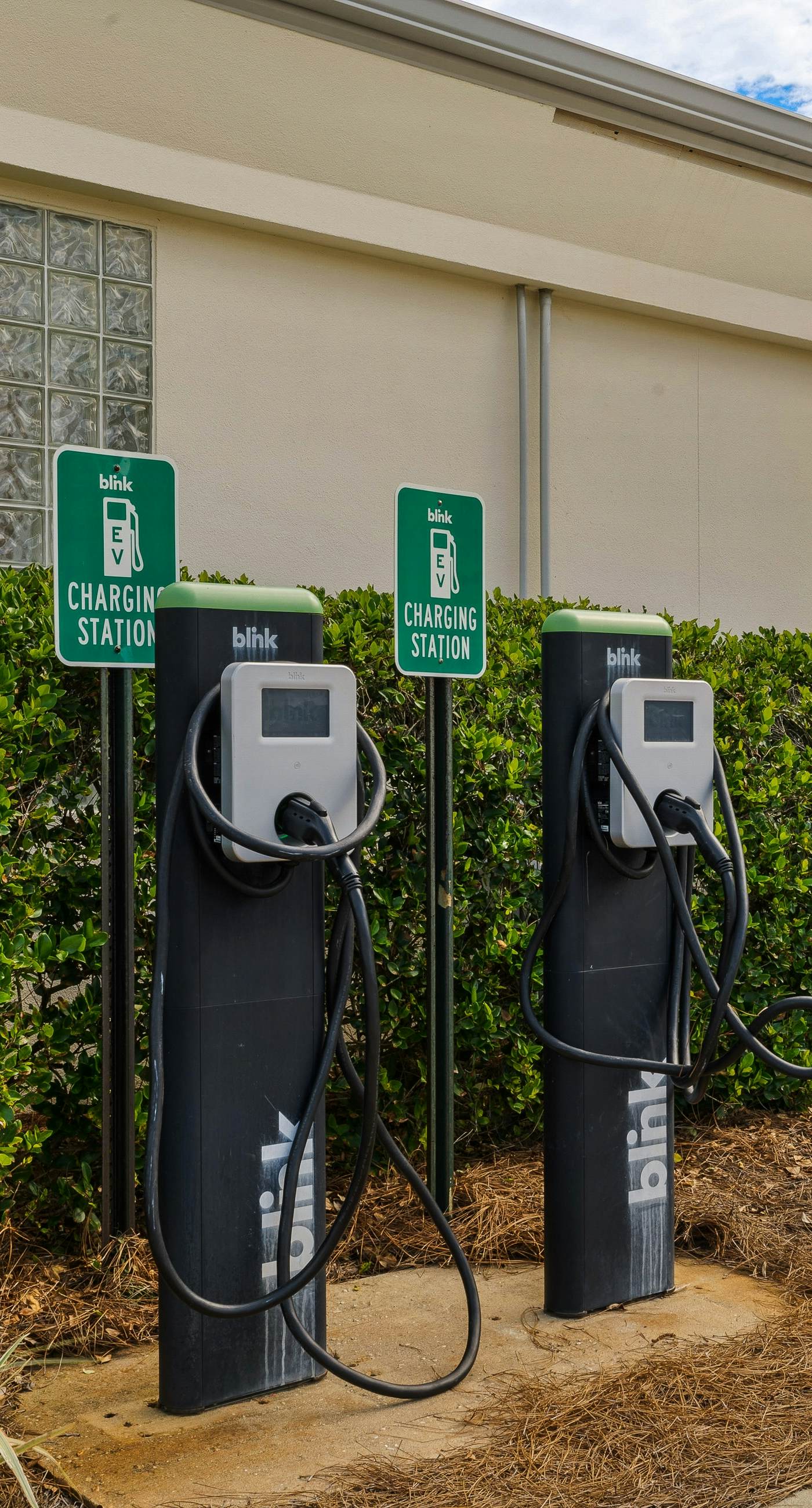 Gulf-front view & spacious condo with wraparound balcony & pickleball