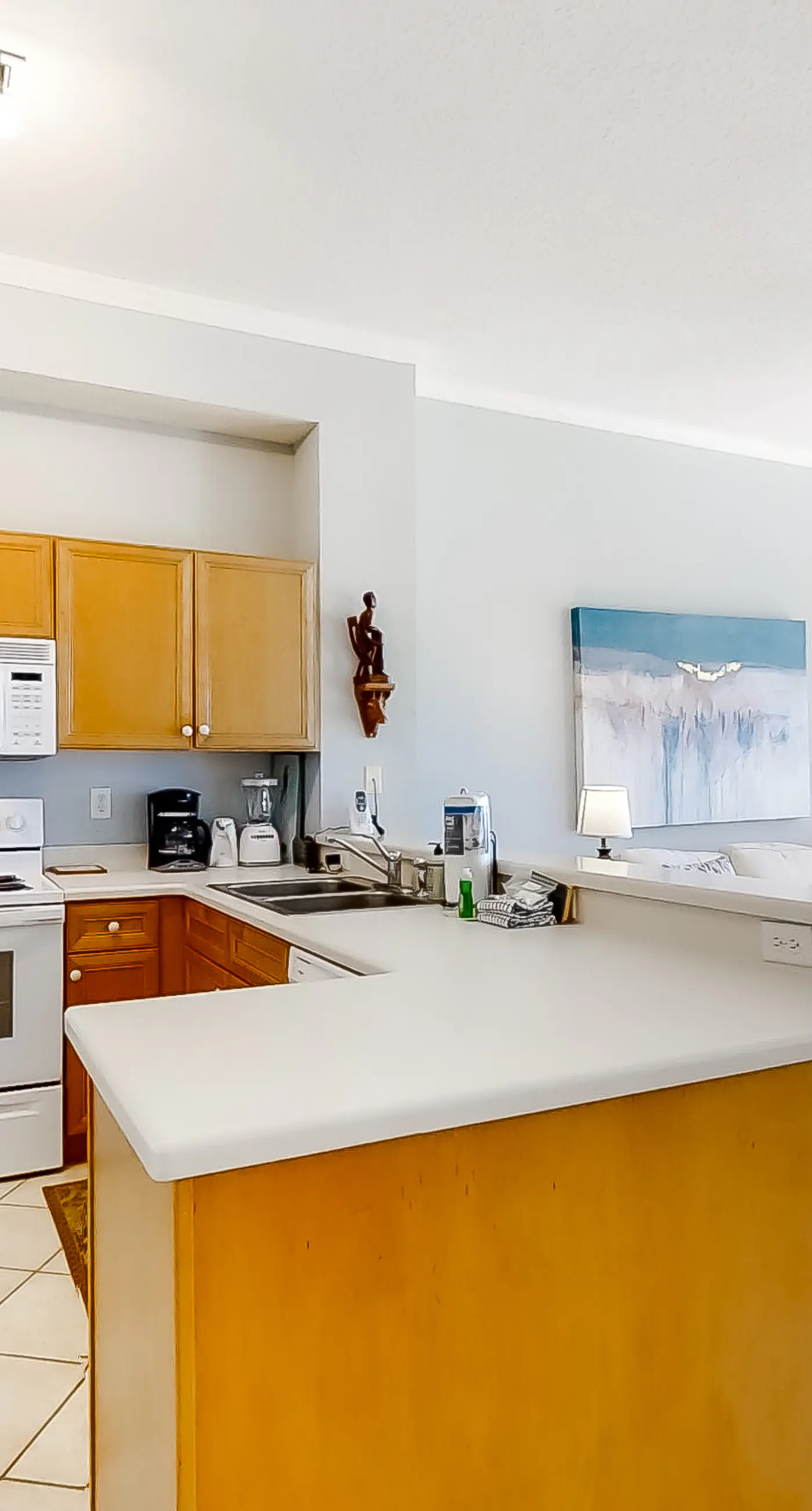 Magical 3rd-floor condo with pools, telescope for stargazing & pickleball