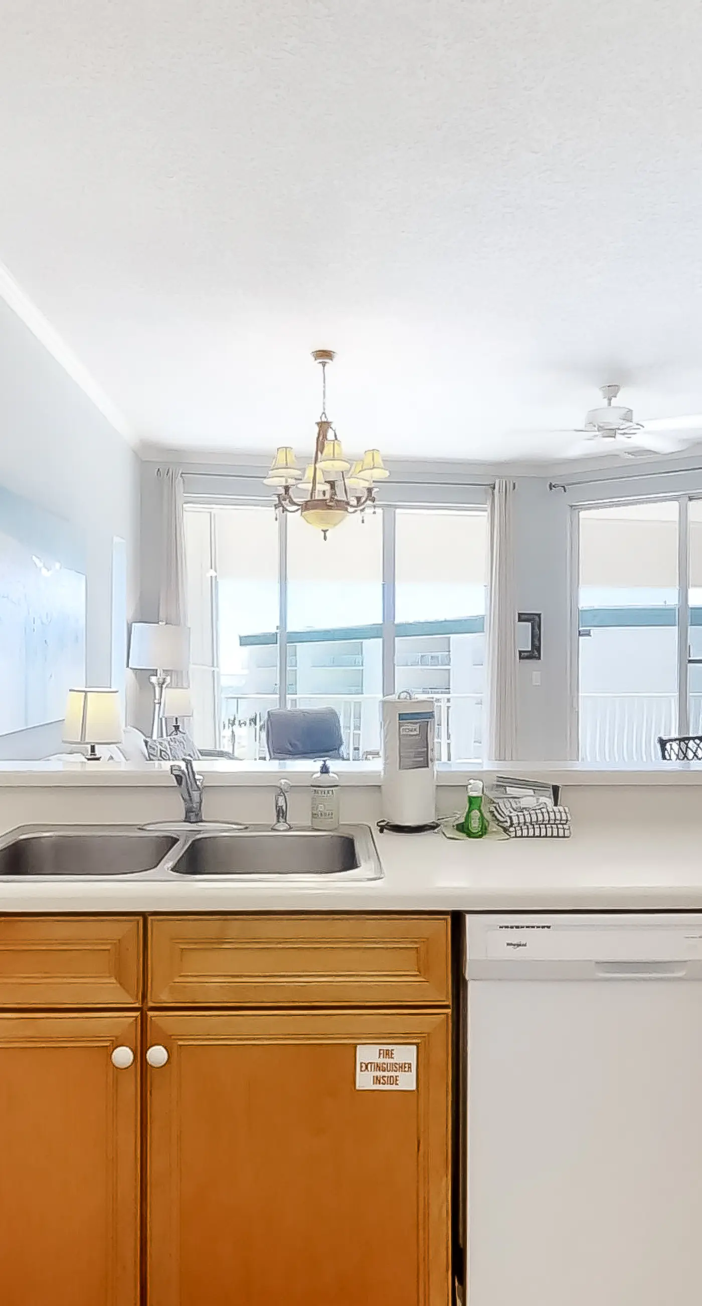 Magical 3rd-floor condo with pools, telescope for stargazing & pickleball