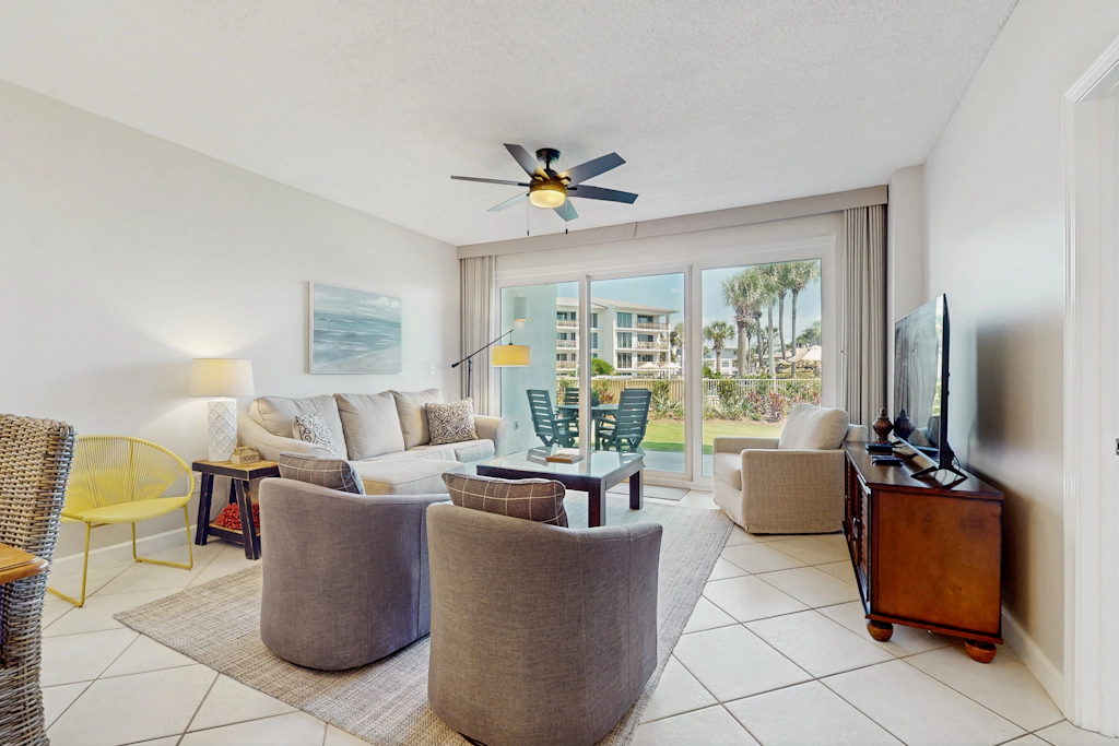 Coastal condo with lagoon pool, bike rentals, tennis, pickleball & beach access
