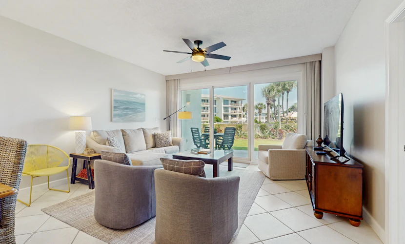 Coastal condo with lagoon pool, bike rentals, tennis, pickleball & beach access