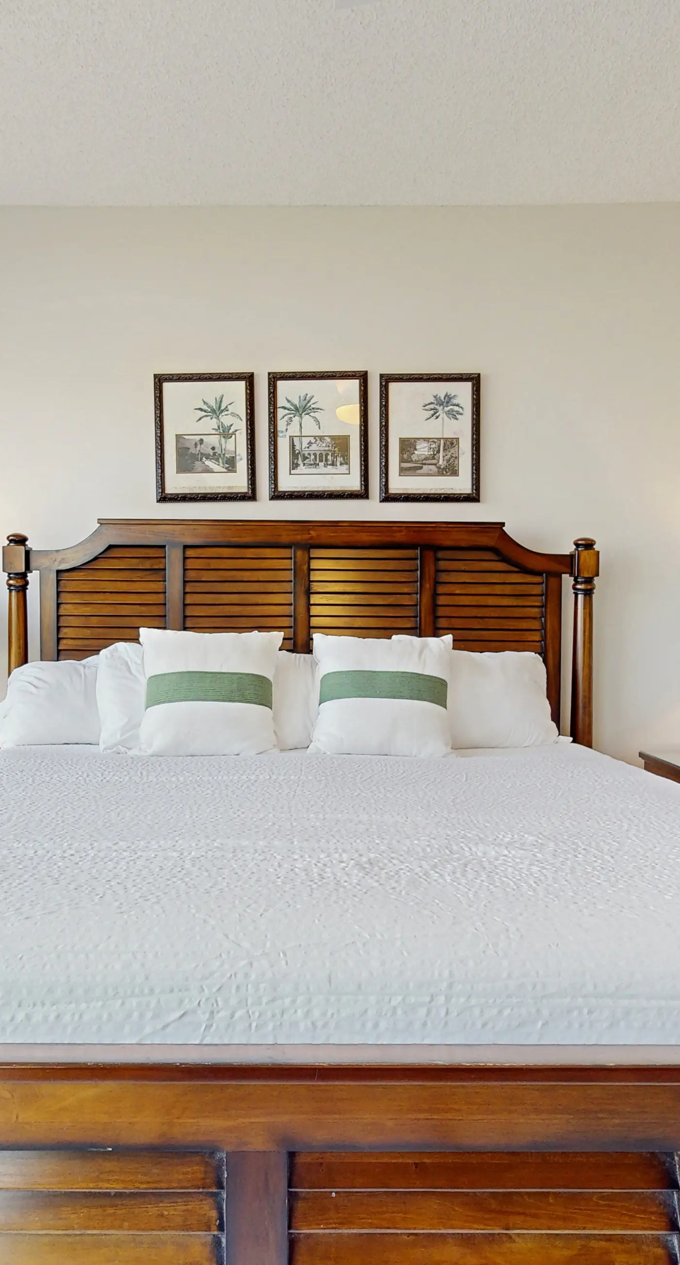 Coastal condo with lagoon pool, bike rentals, tennis, pickleball & beach access