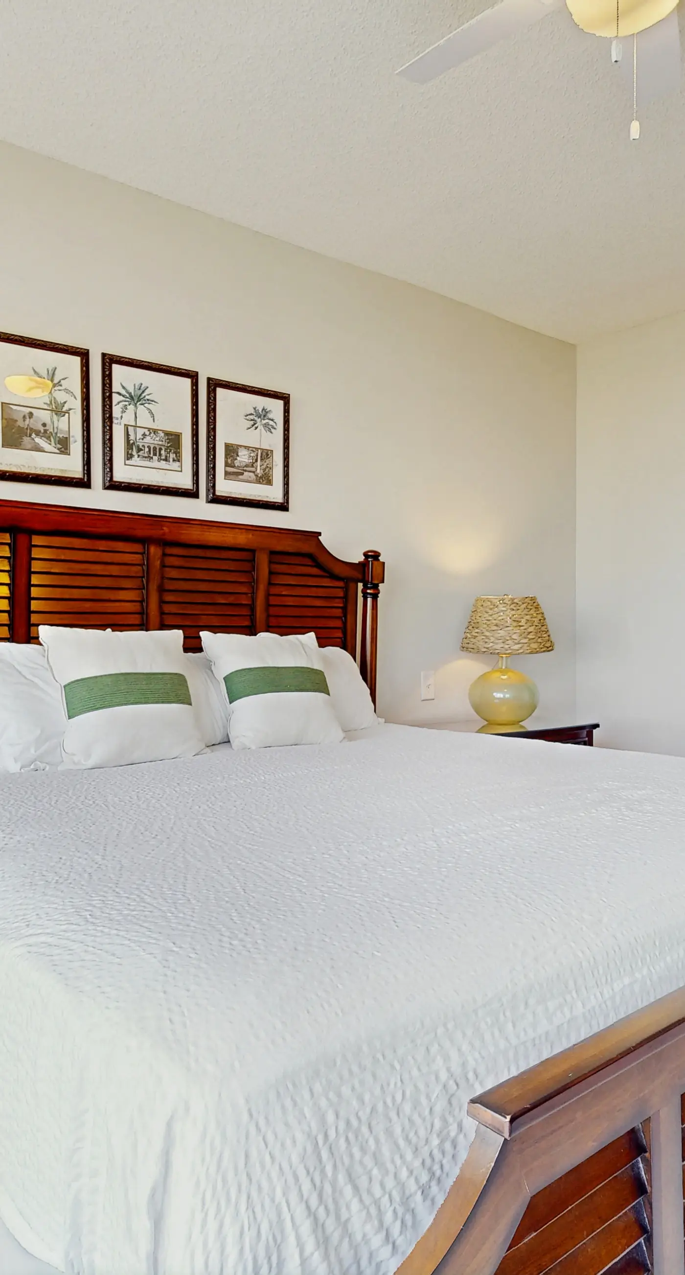 Coastal condo with lagoon pool, bike rentals, tennis, pickleball & beach access