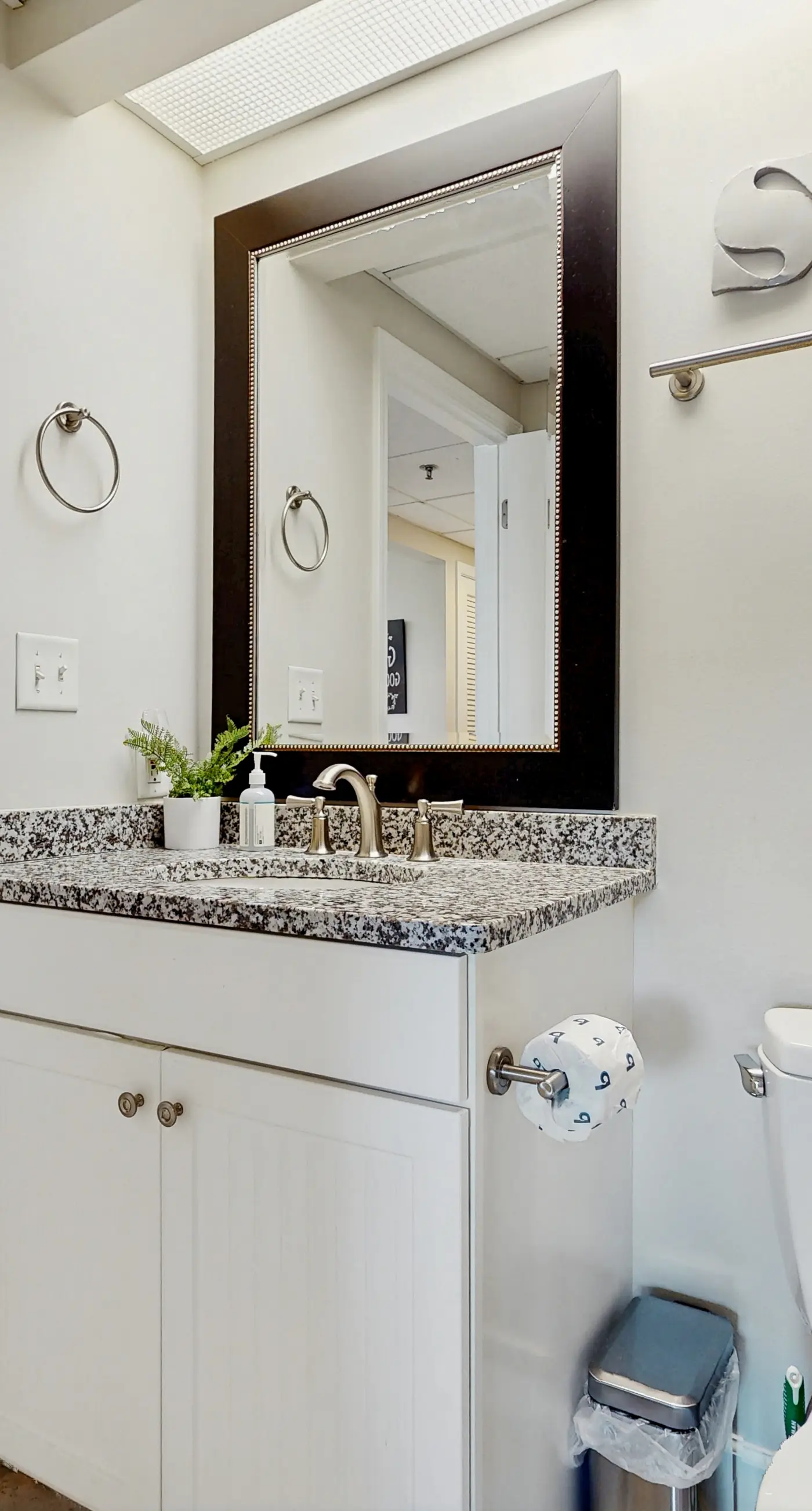 Coastal condo with lagoon pool, bike rentals, tennis, pickleball & beach access