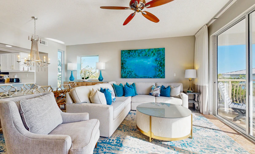 Beach dwelling with great view, pool & pickleball - snowbird-friendly