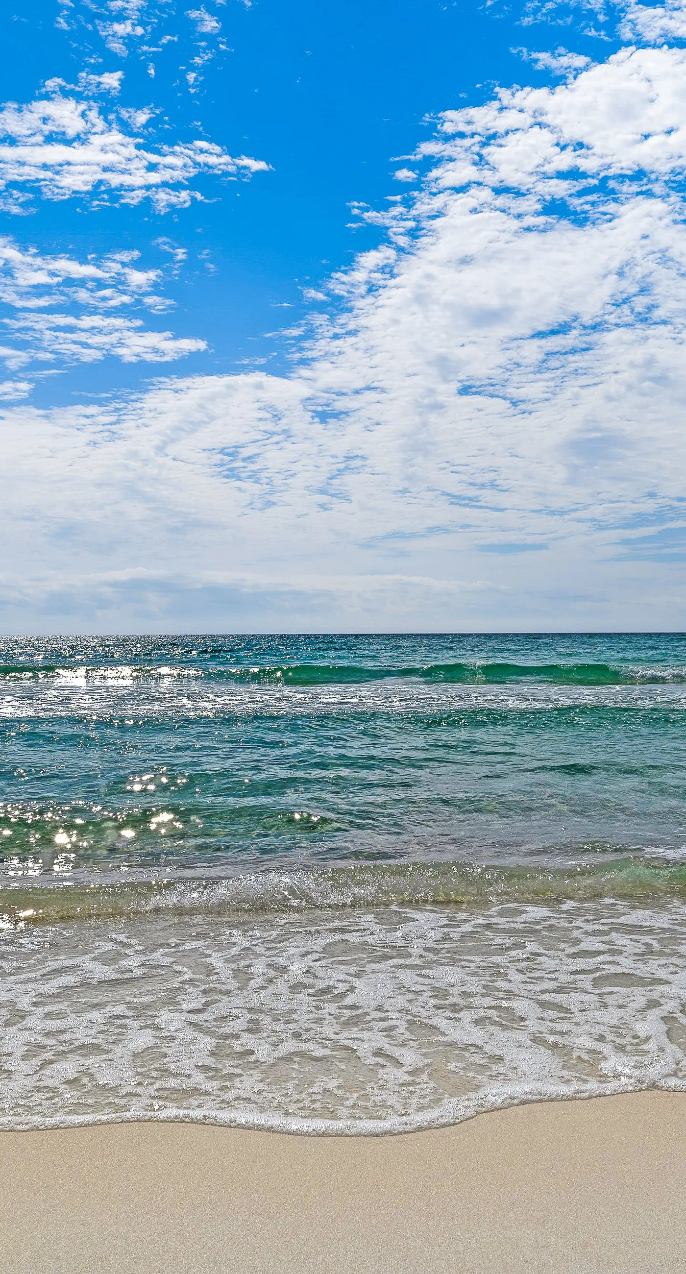 Beach dwelling with great view, pool & pickleball - snowbird-friendly