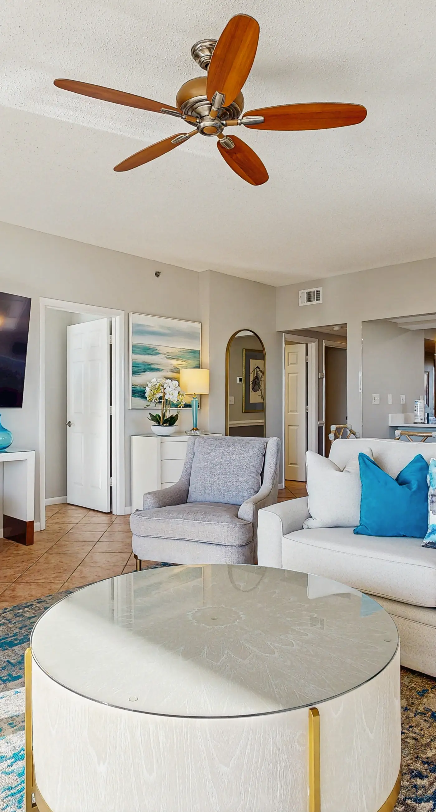 Beach dwelling with great view, pool & pickleball - snowbird-friendly