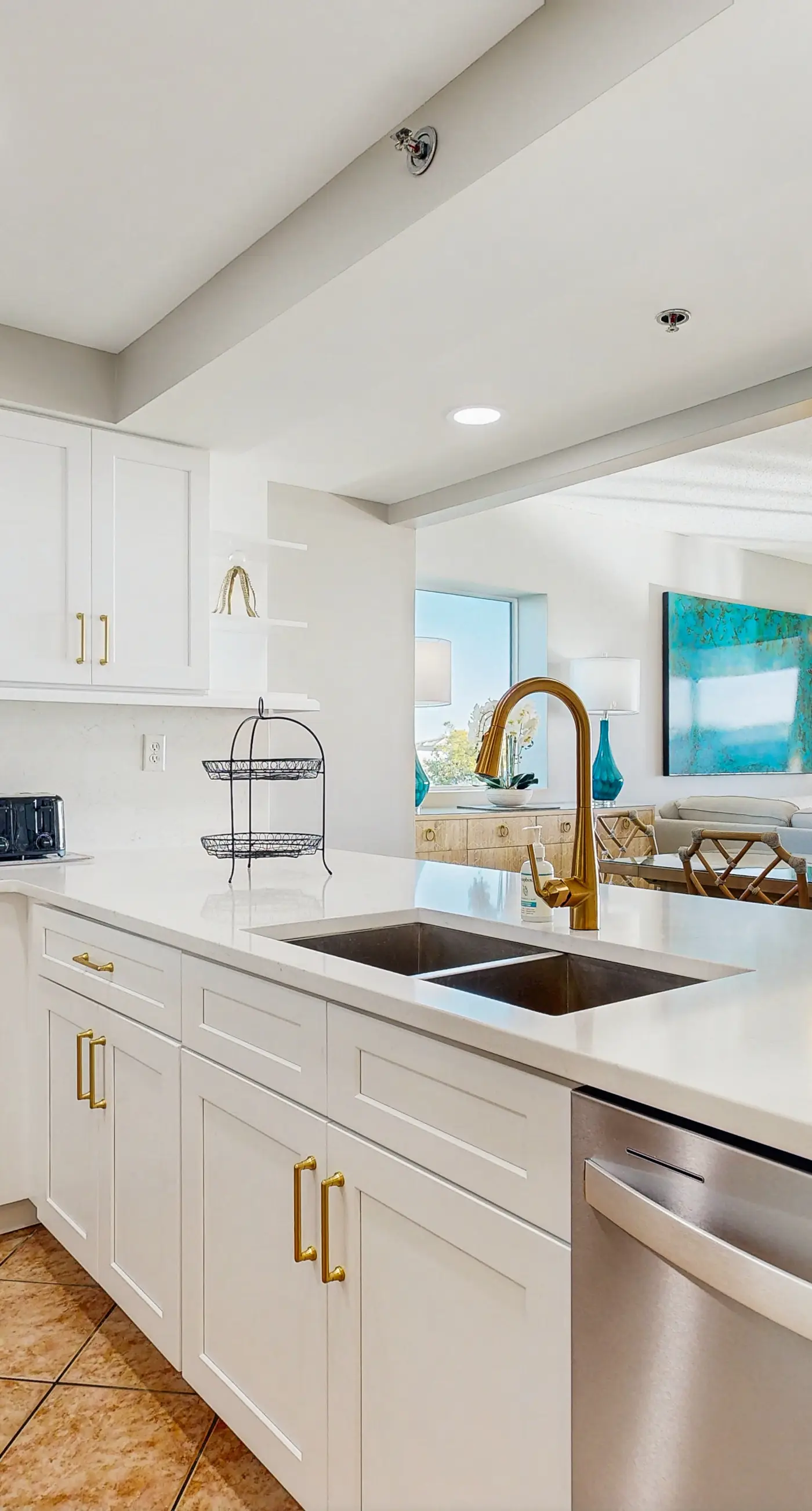 Beach dwelling with great view, pool & pickleball - snowbird-friendly