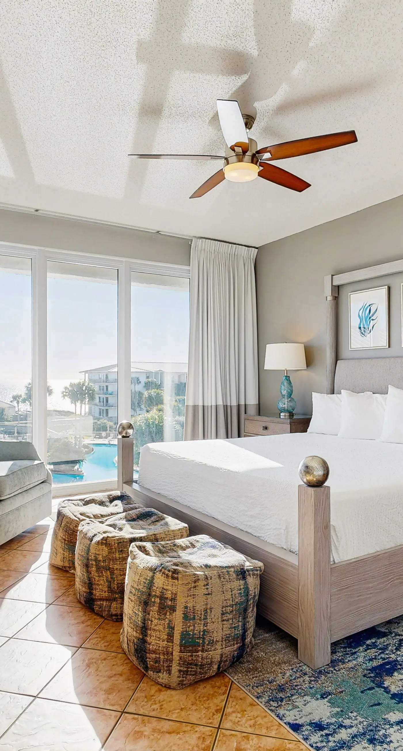 Beach dwelling with great view, pool & pickleball - snowbird-friendly