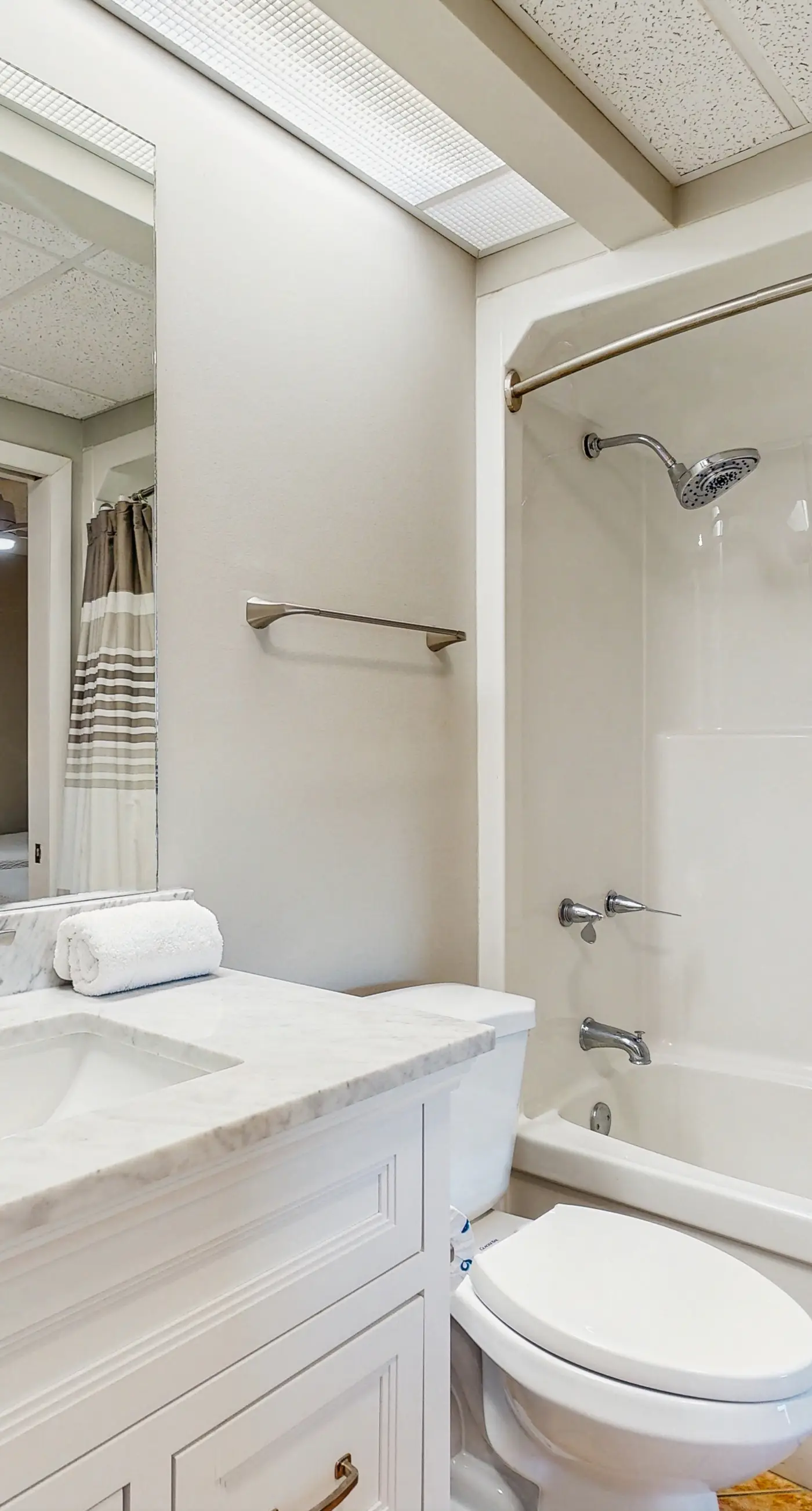 Beach dwelling with great view, pool & pickleball - snowbird-friendly