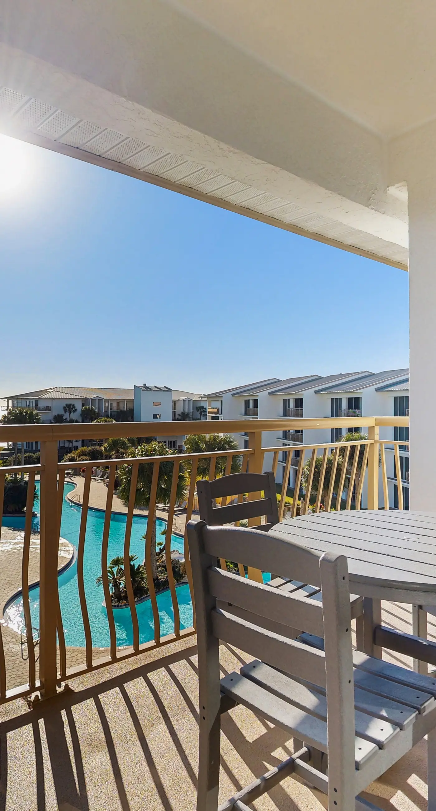Beach dwelling with great view, pool & pickleball - snowbird-friendly