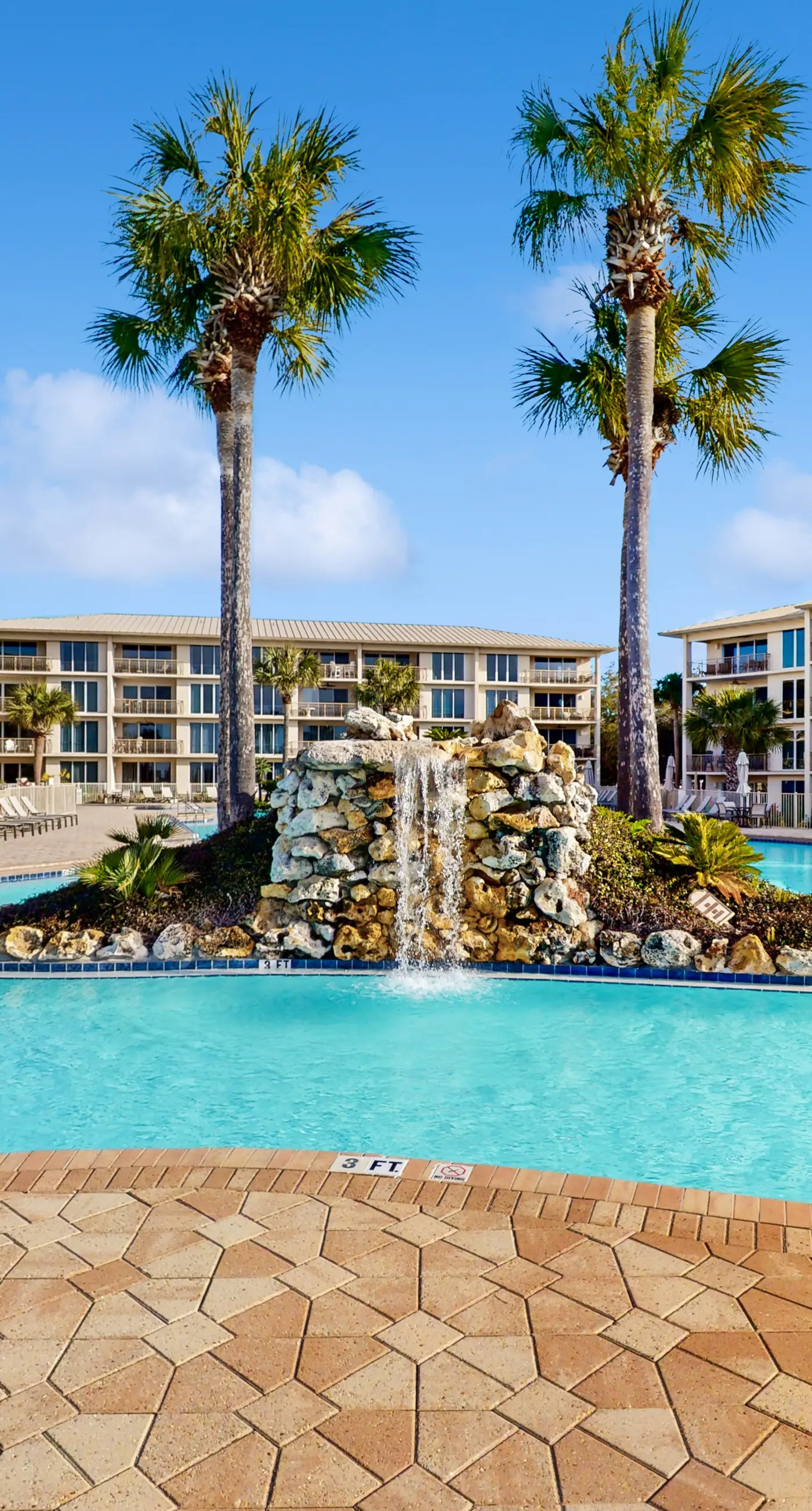 Beach dwelling with great view, pool & pickleball - snowbird-friendly